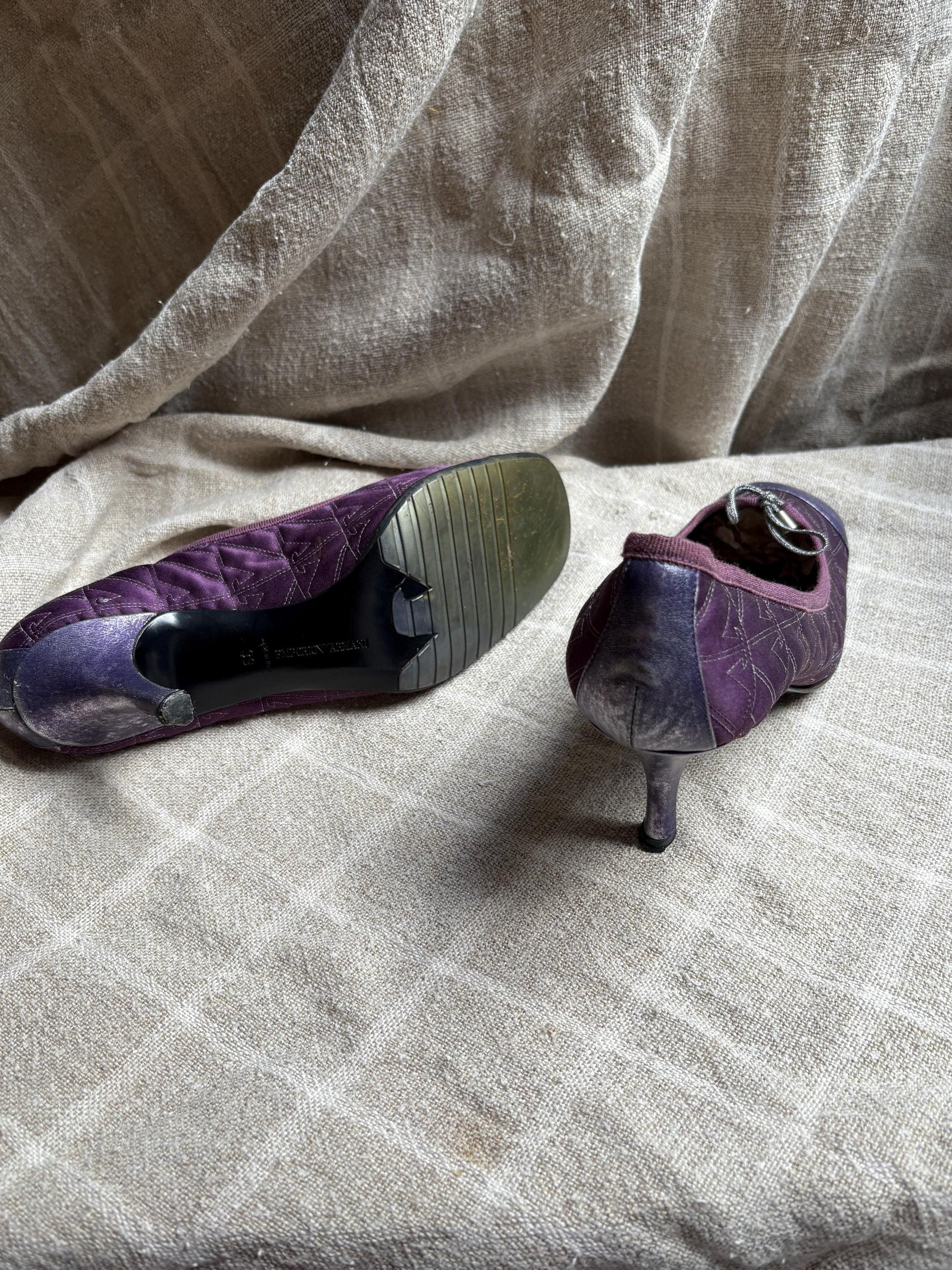 Vintage EMPORIO ARMANI kitten heels, Formal silver and purple pumps, Elegant designer event shoes, Y2K fashion