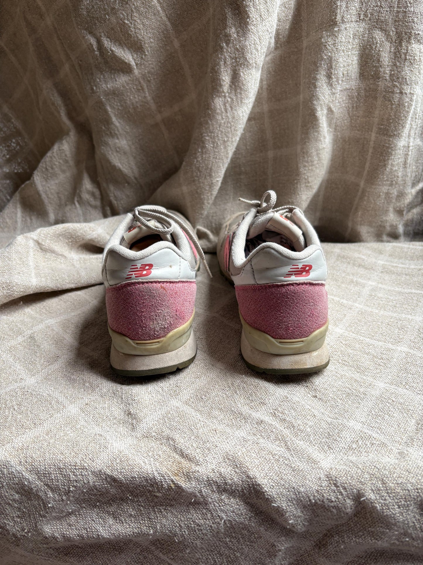 8.5 Vintage 90s Pink & White New Balance Trainers, retro y2k sneakers, 1990s sport shoes, size 40