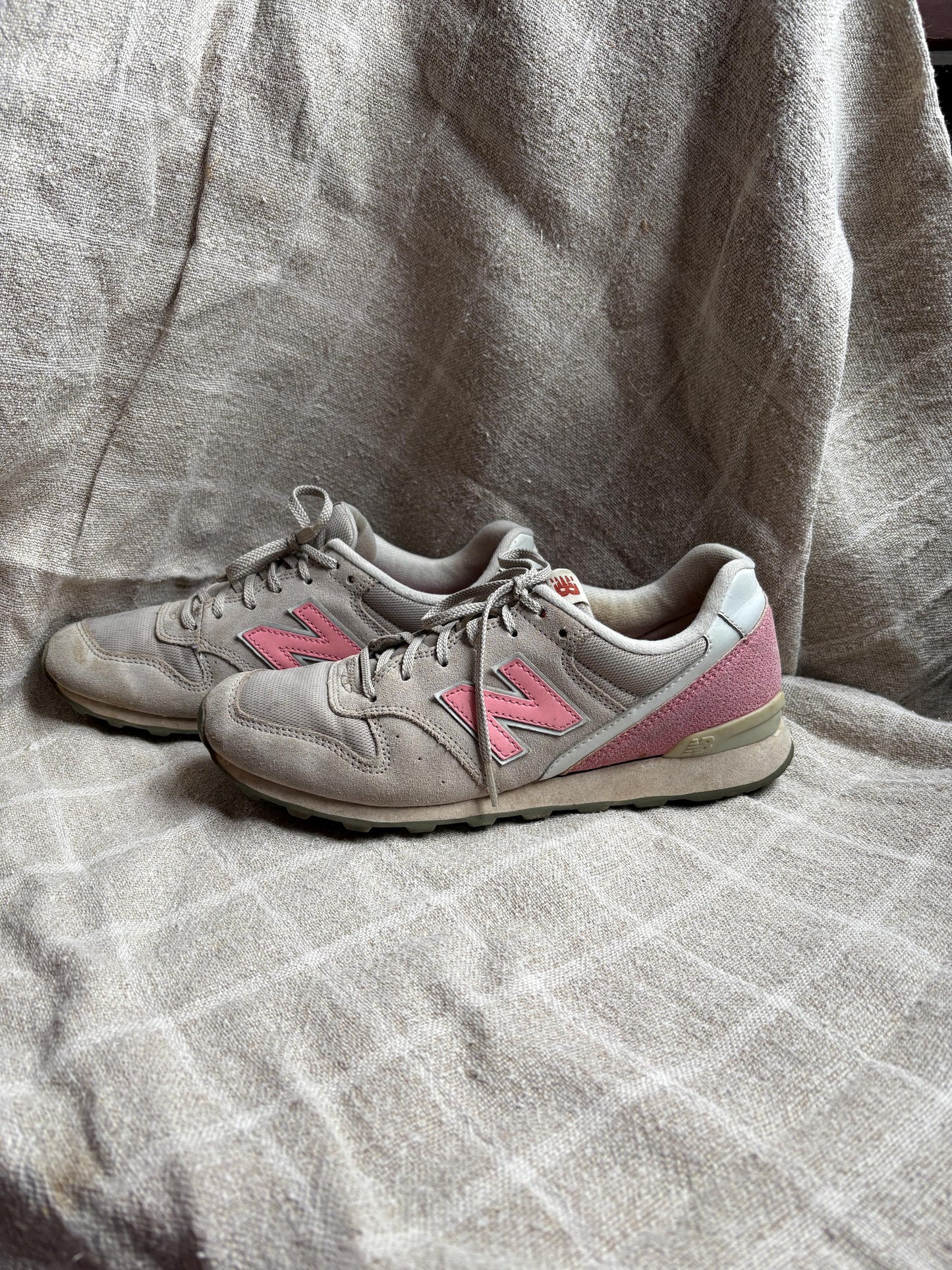 8.5 Vintage 90s Pink & White New Balance Trainers, retro y2k sneakers, 1990s sport shoes, size 40