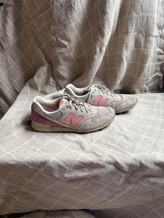 8.5 Vintage 90s Pink & White New Balance Trainers, retro y2k sneakers, 1990s sport shoes, size 40
