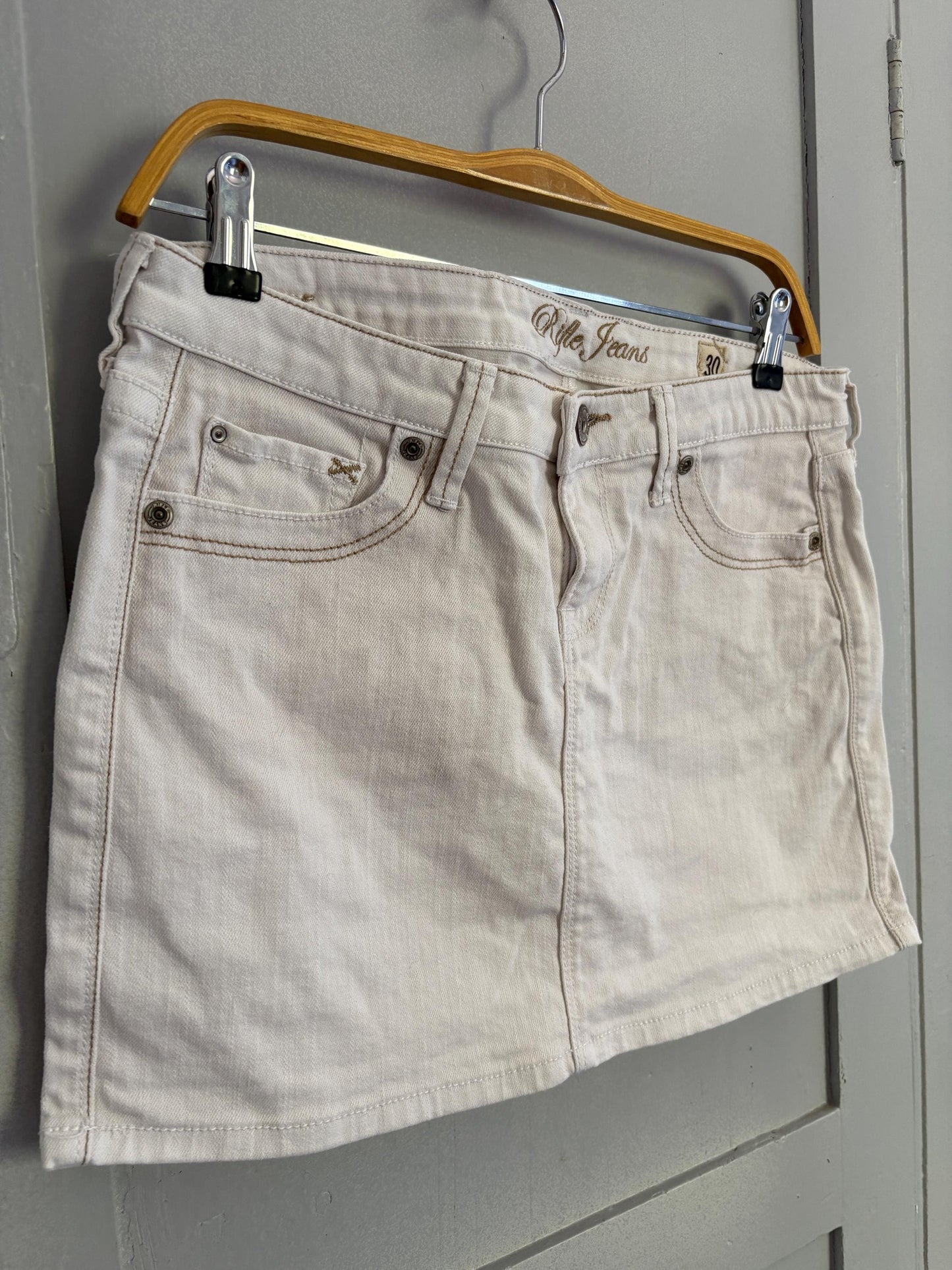 Vintage RIFLE JEANS white denim mini skirt, Y2k low waist mini jeans skirt, 30, L