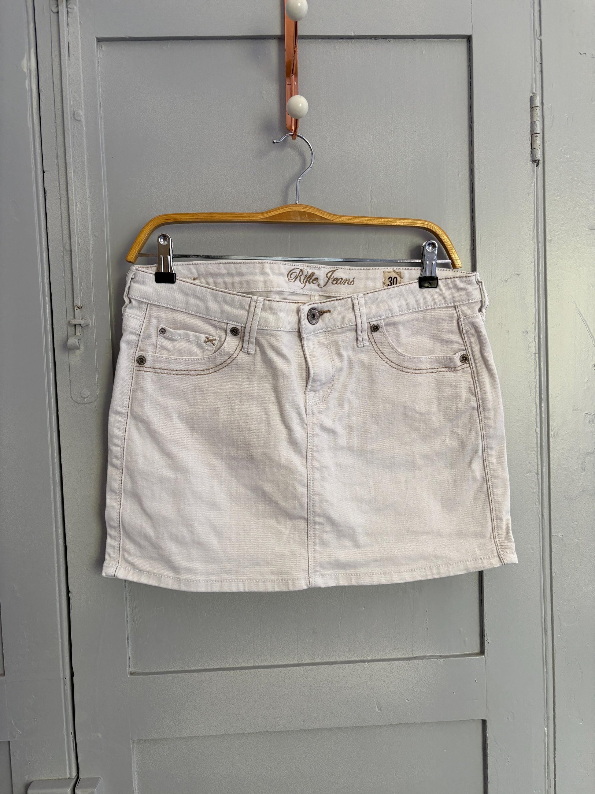 Vintage RIFLE JEANS white denim mini skirt, Y2k low waist mini jeans skirt, 30, L