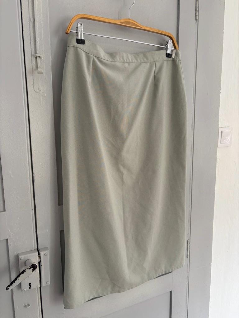Vintage long High-Rise pencil Skirt with Elegant fit and back Split, Feminine office wear, XL
