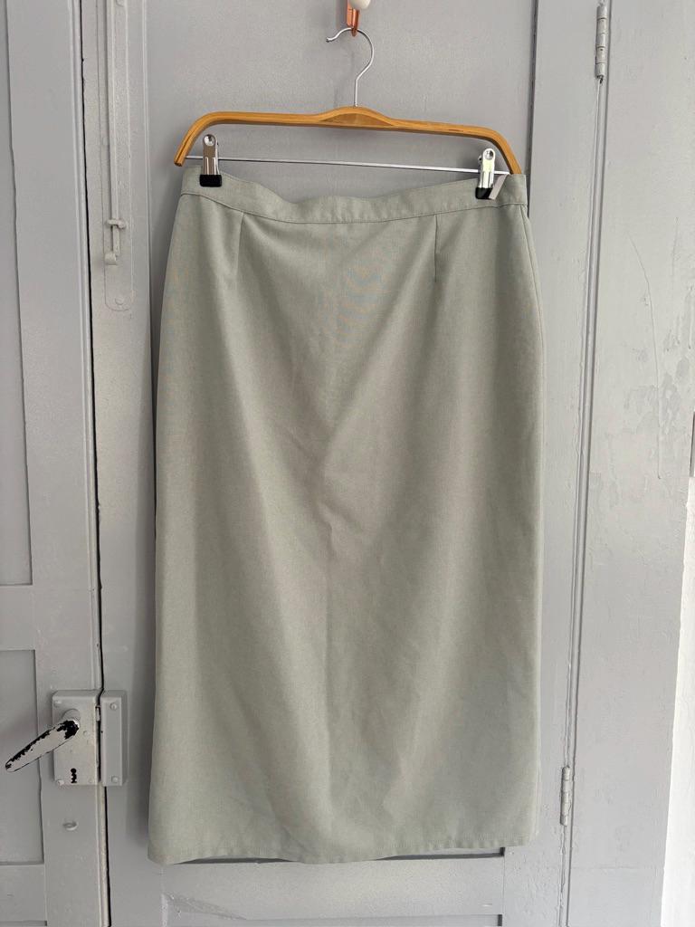 Vintage long High-Rise pencil Skirt with Elegant fit and back Split, Feminine office wear, XL