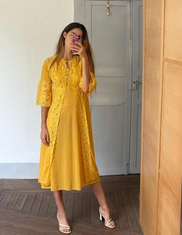 Vintage Italian Design lace Curry yellow Night robe set, Long romantic night gown, Vintage pyjamas