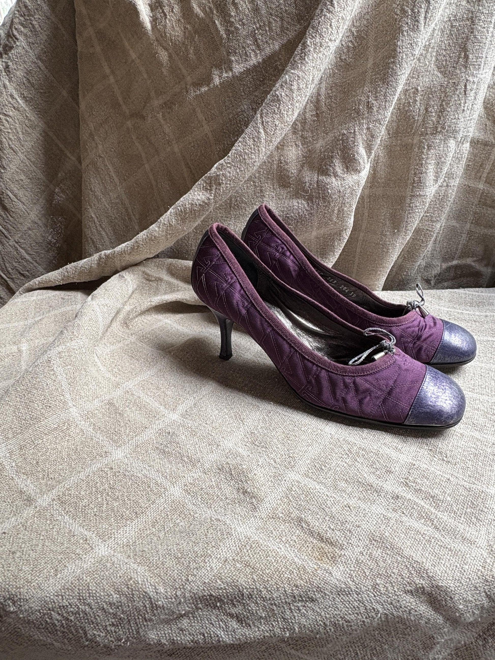 Vintage EMPORIO ARMANI kitten heels, Formal silver and purple pumps, Elegant designer event shoes, Y2K fashion