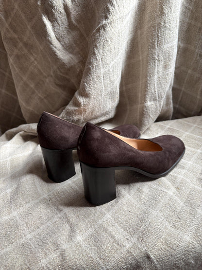 Vintage Chocolate Brown Suede Leather Pumps — additional view 8