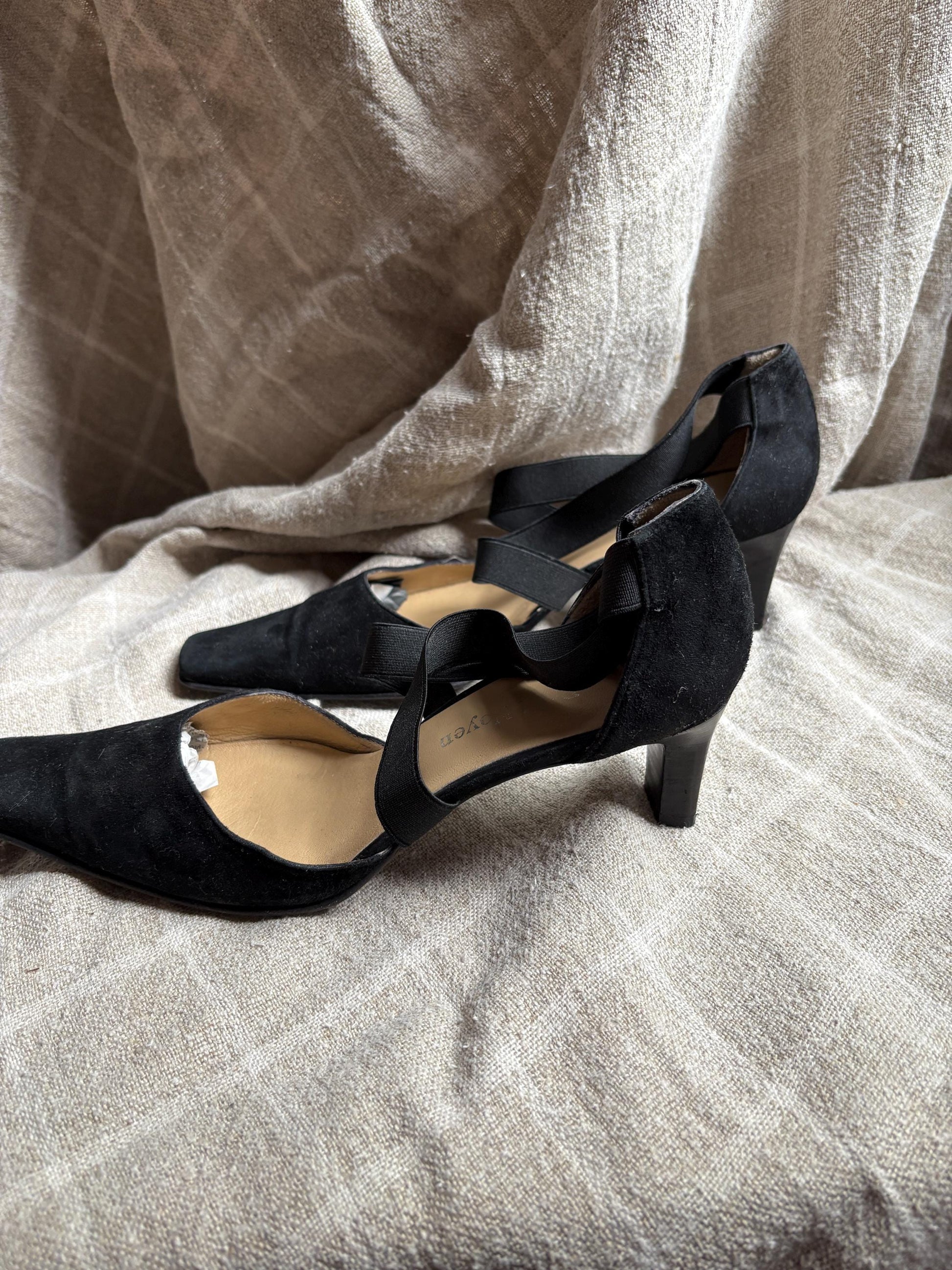 Vintage black low pumps, Rouje aesthetic black pointed toe high heels, Comfortable large size woman shoe, designer heels by Paul Noyen, 40.5