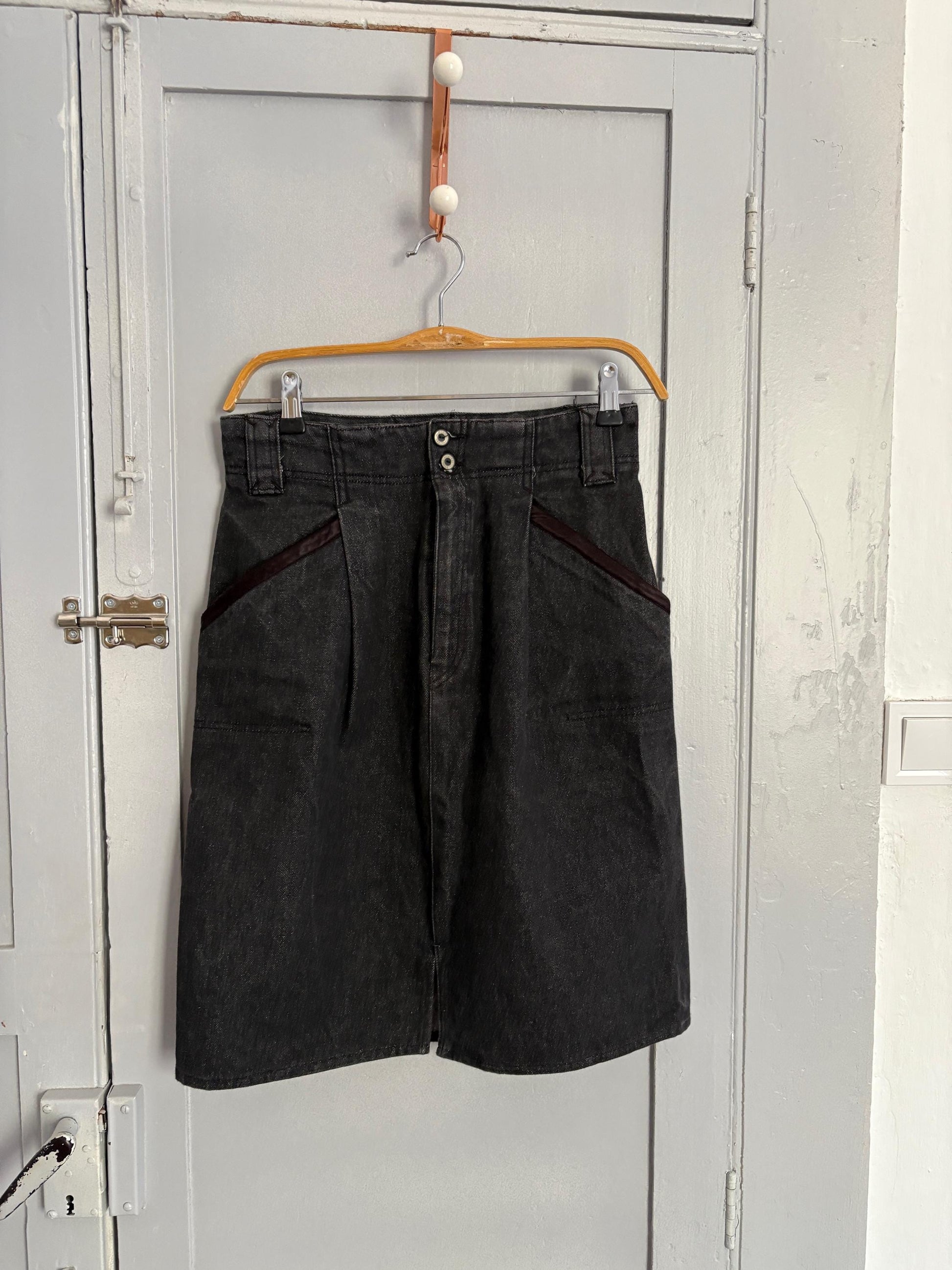 Vintage Italian Denim Midi Skirt – High Waist ’90s Grunge Vibes