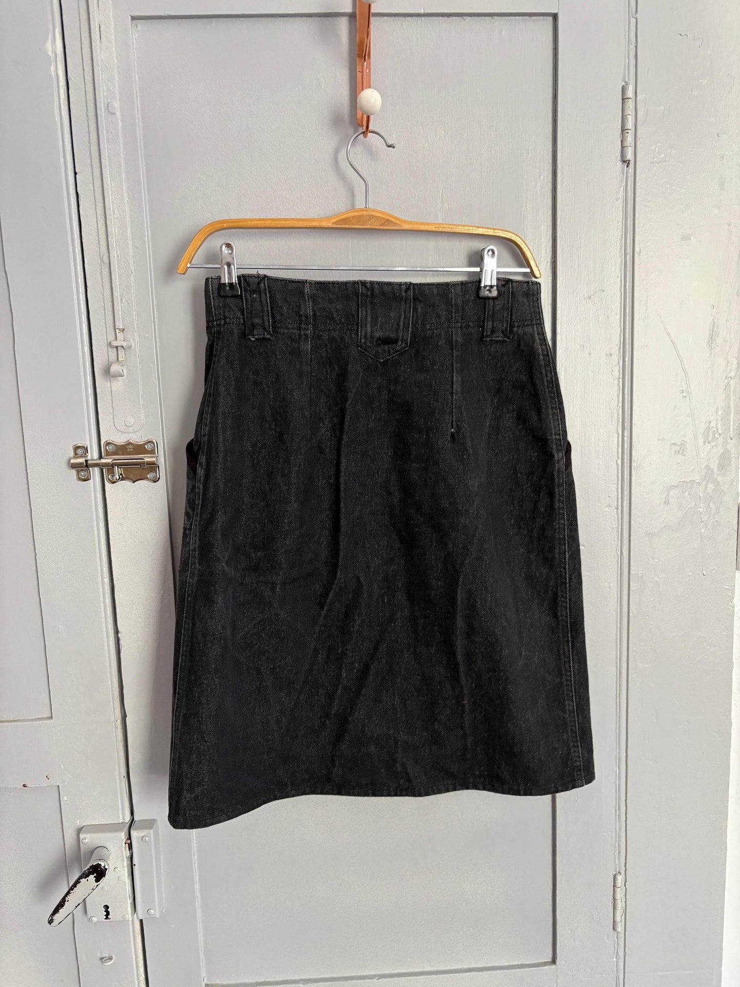 Vintage Italian Denim Midi Skirt – High Waist ’90s Grunge Vibes