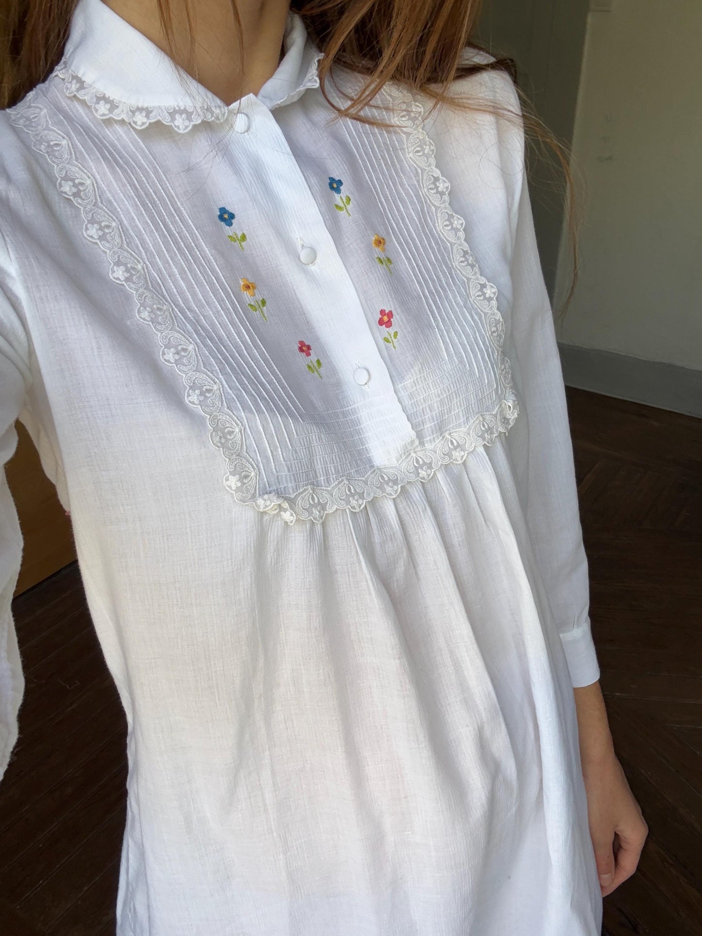 Vintage floral embroidered Nightgown, White Cottage core nightie , Feminine french antique nightwear, S