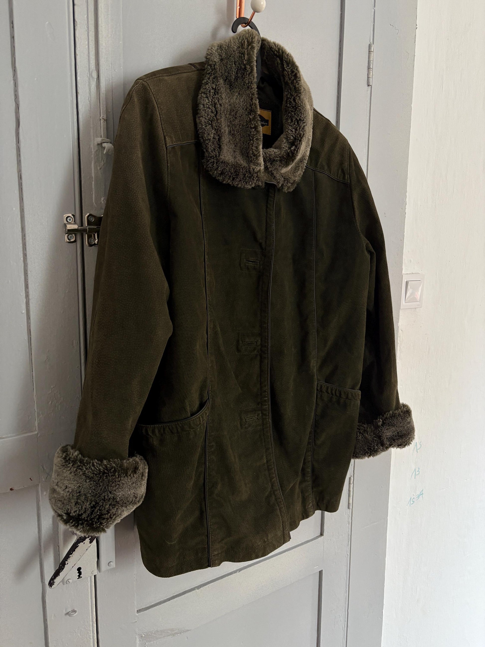 Gorgeous Dark green genuine leather coat, VintageLuxury Lamy jacket with faux fur detailing, 70s Retro cropped coat,