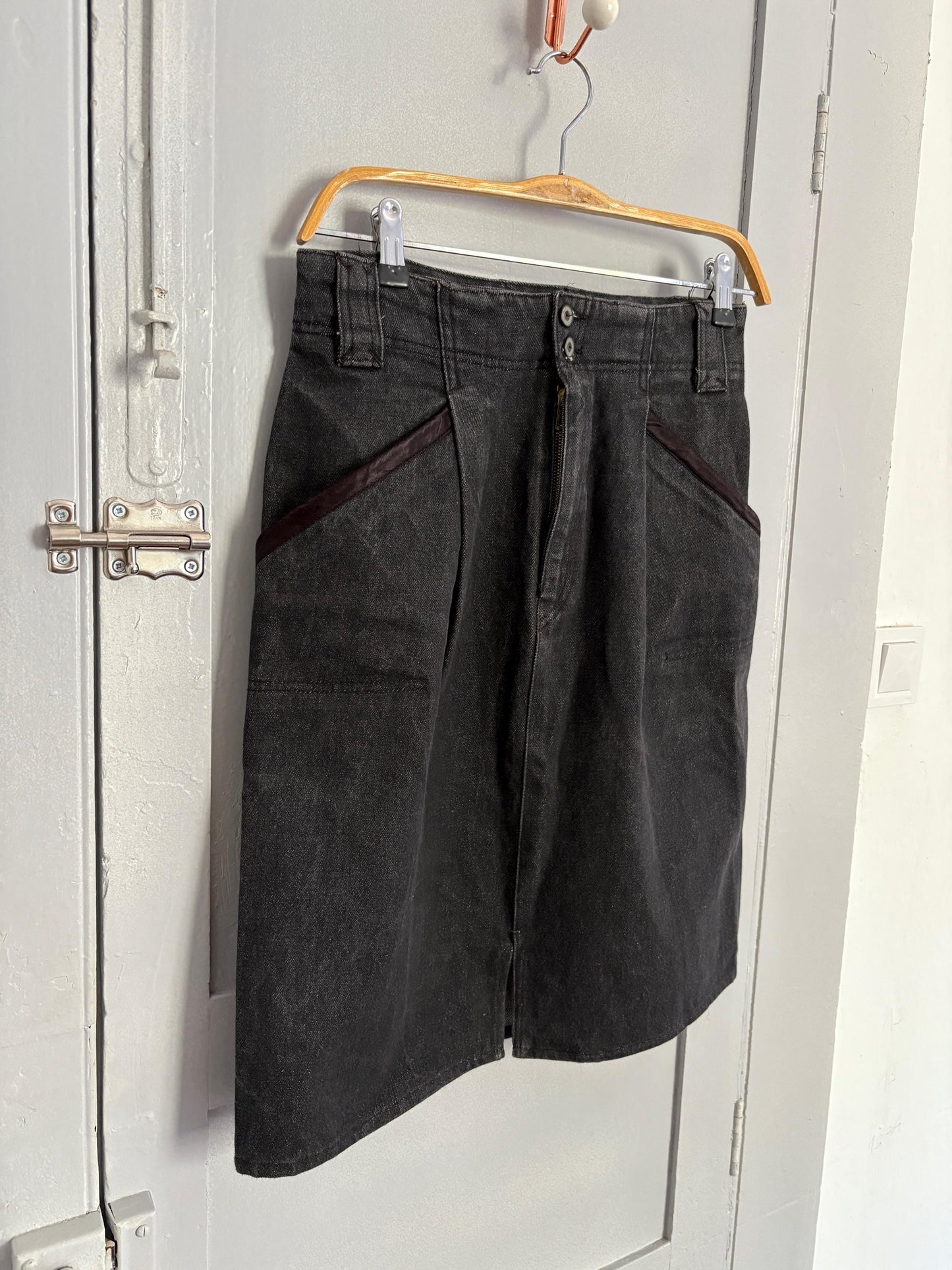 Vintage Italian Denim Midi Skirt – High Waist ’90s Grunge Vibes