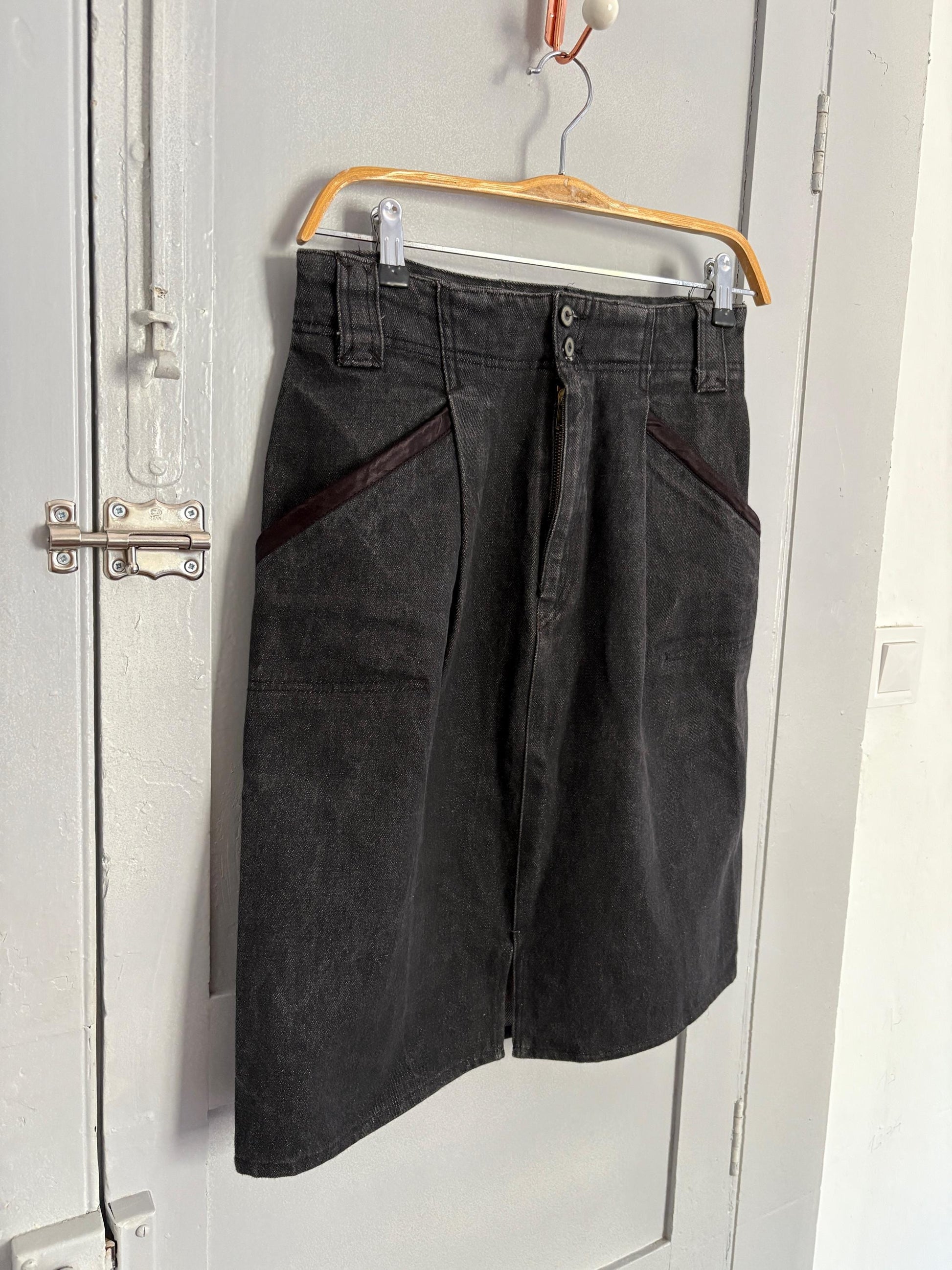 Vintage Italian Denim Midi Skirt – High Waist ’90s Grunge Vibes