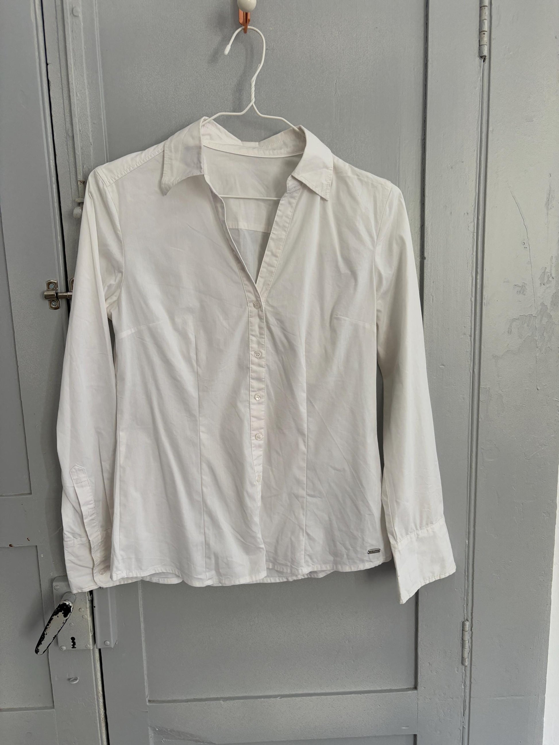 White professional work button up shirt, Crisp Blouse, Danish Style, Formal work wear, luxury Fit, S