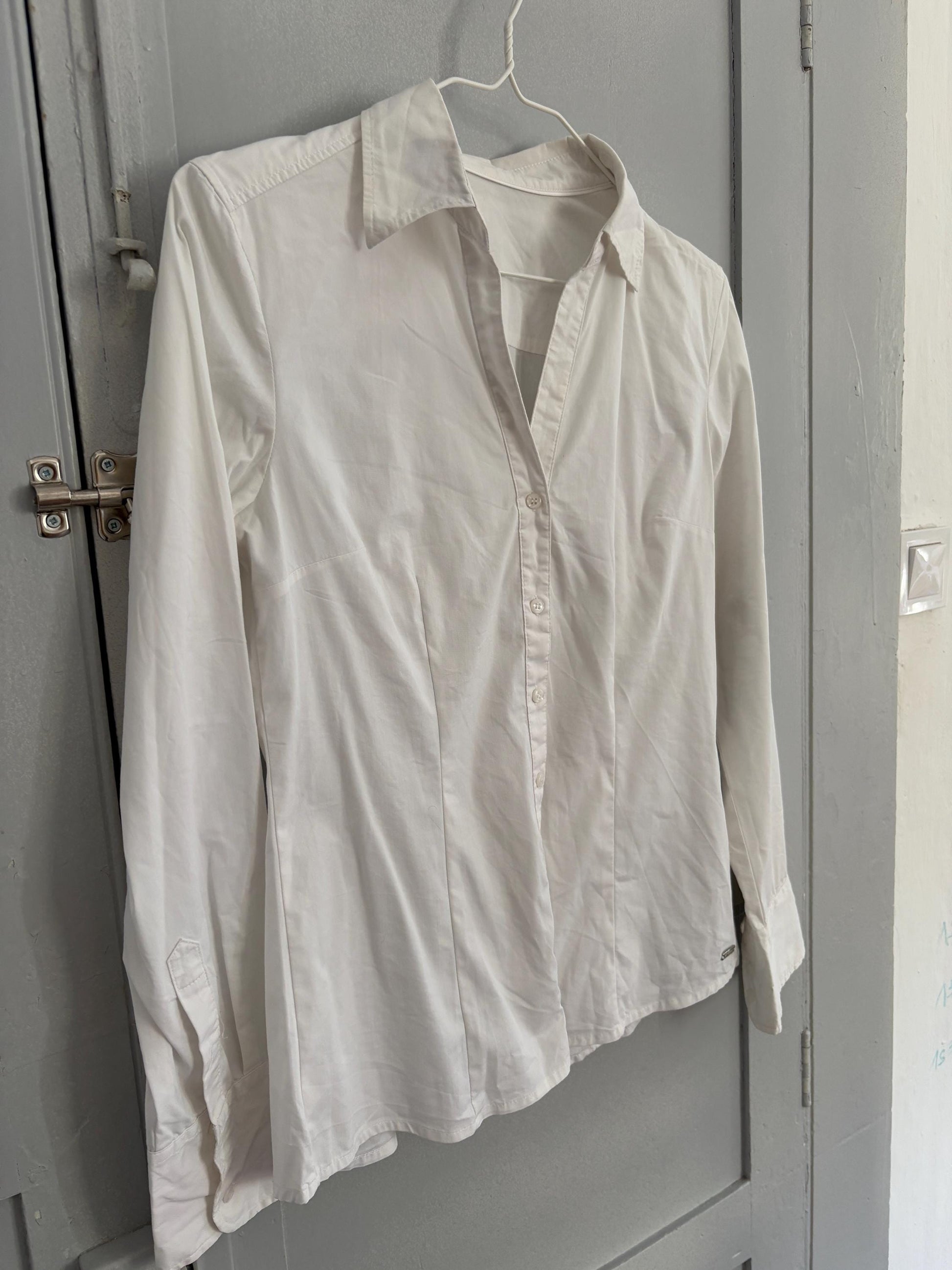 White professional work button up shirt, Crisp Blouse, Danish Style, Formal work wear, luxury Fit, S