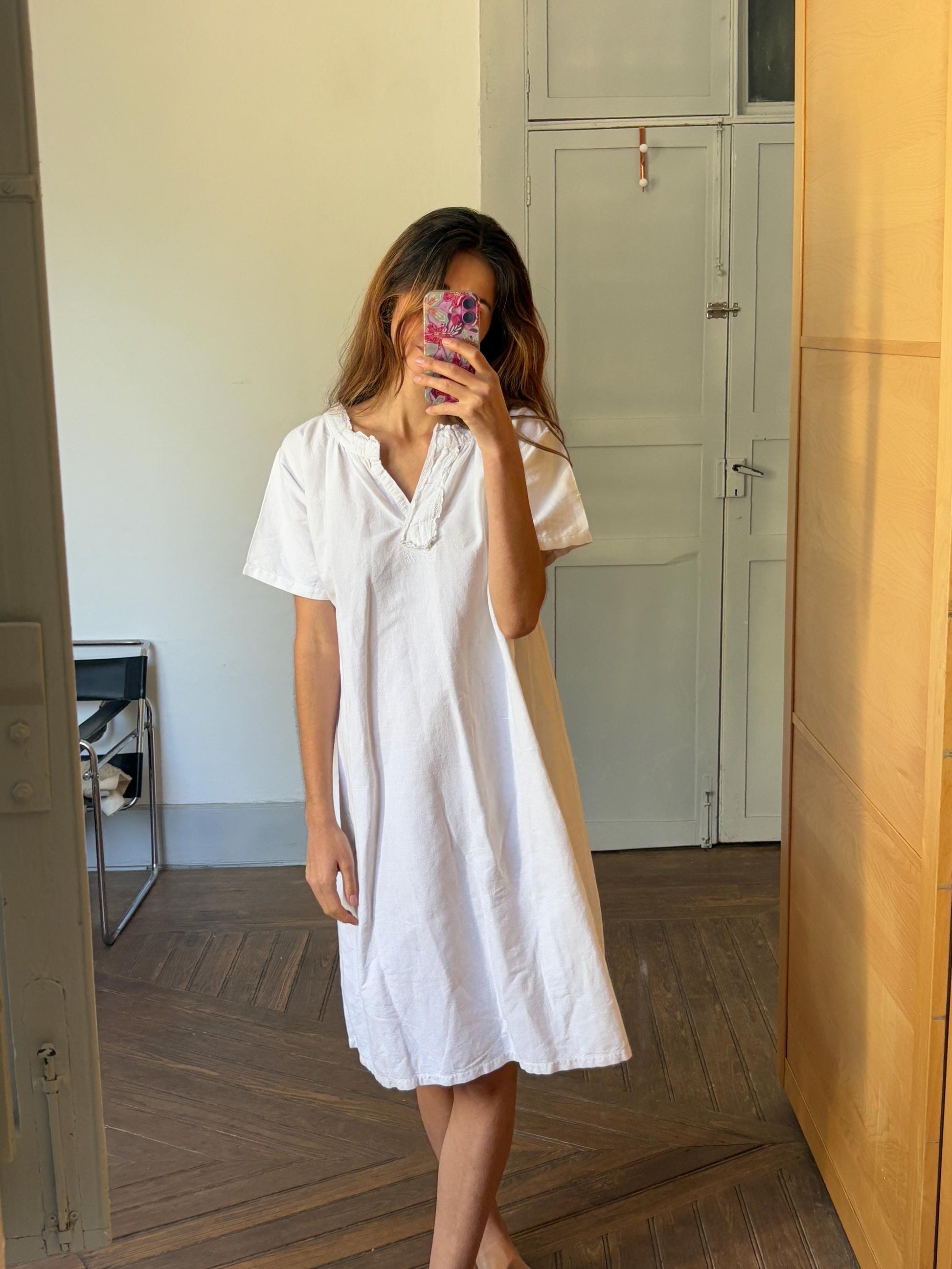 Vintage Victorian Nightgown, White Cottage core nightie , Feminine french antique scalloped collar nightwear, M