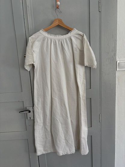 White Victorian Nightgown With Scalloped Collar — additional view 10