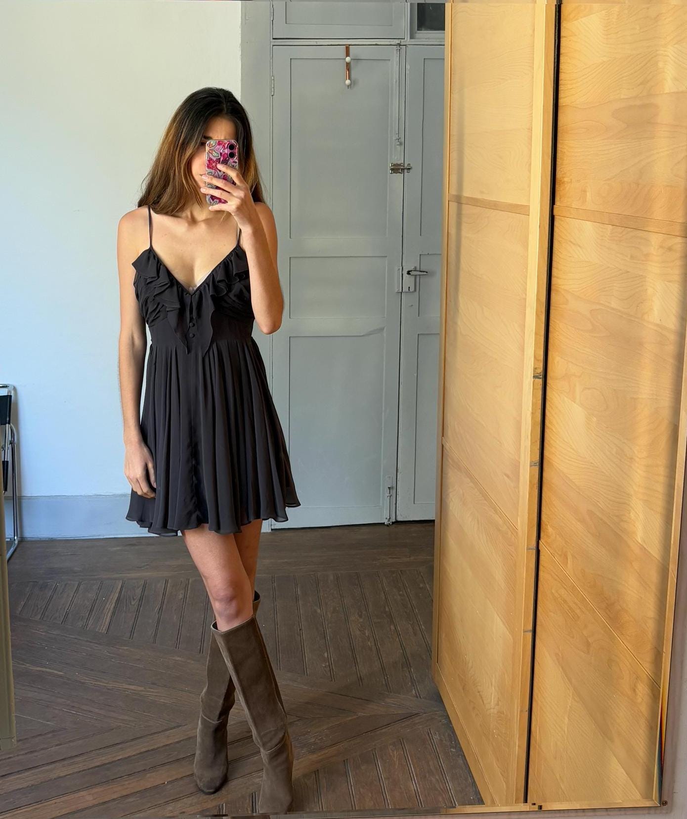 Vintage Guess grey Babydoll dress, Ruffled V neck playful summer dress, Date night cute mini dress