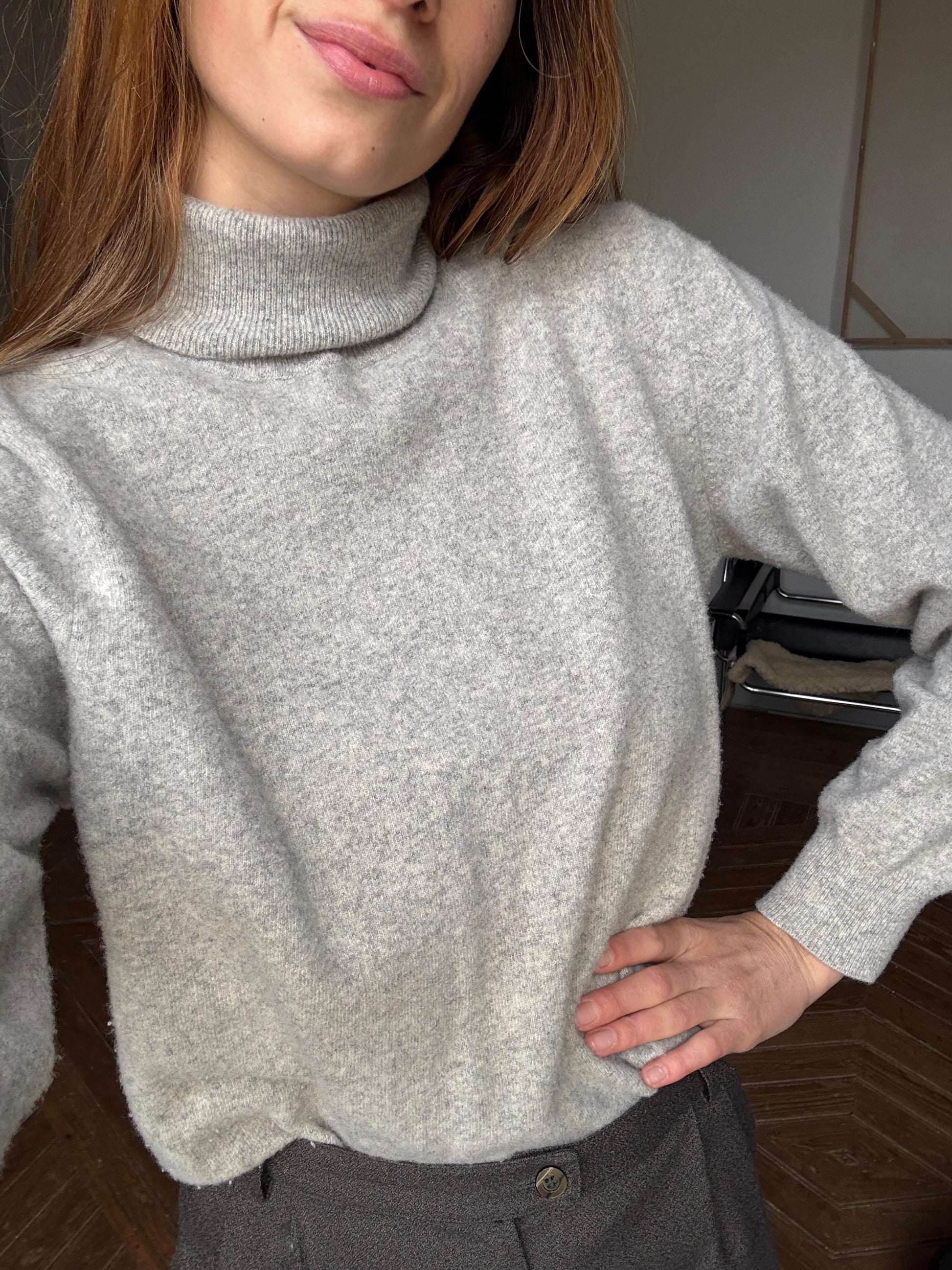 Light academia NON ITCH grey wool turtleneck sweater, Vintage light grey elegant jumper, Wool winter sweater, Cozy autumn knit, Size S