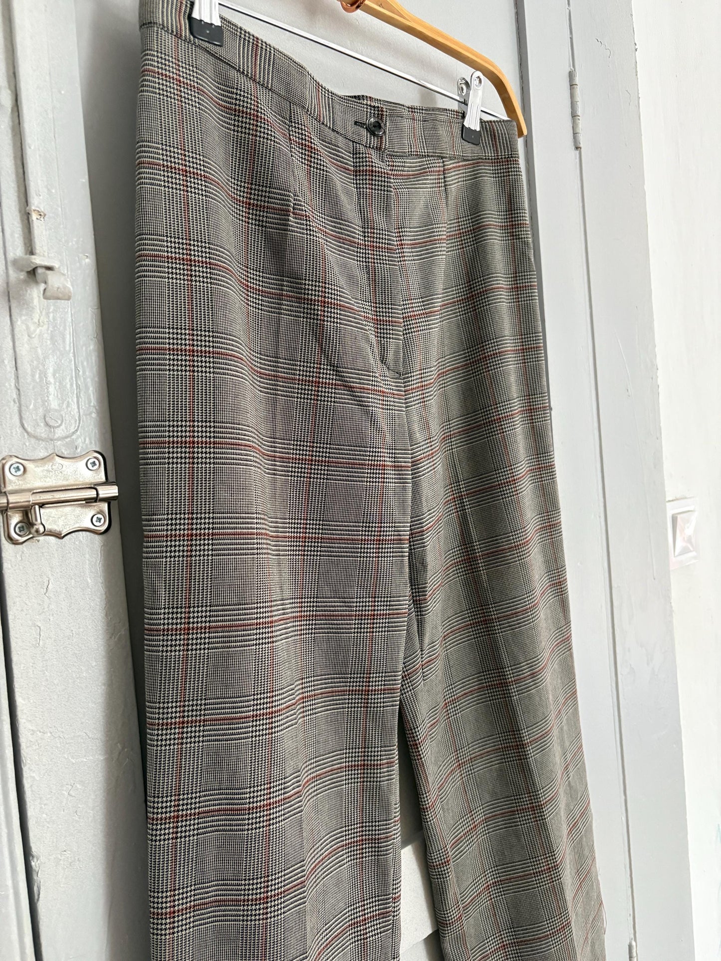 Vintage plaid wool trousers – size S, made in Italy, high-waisted academia pants with grey red check print