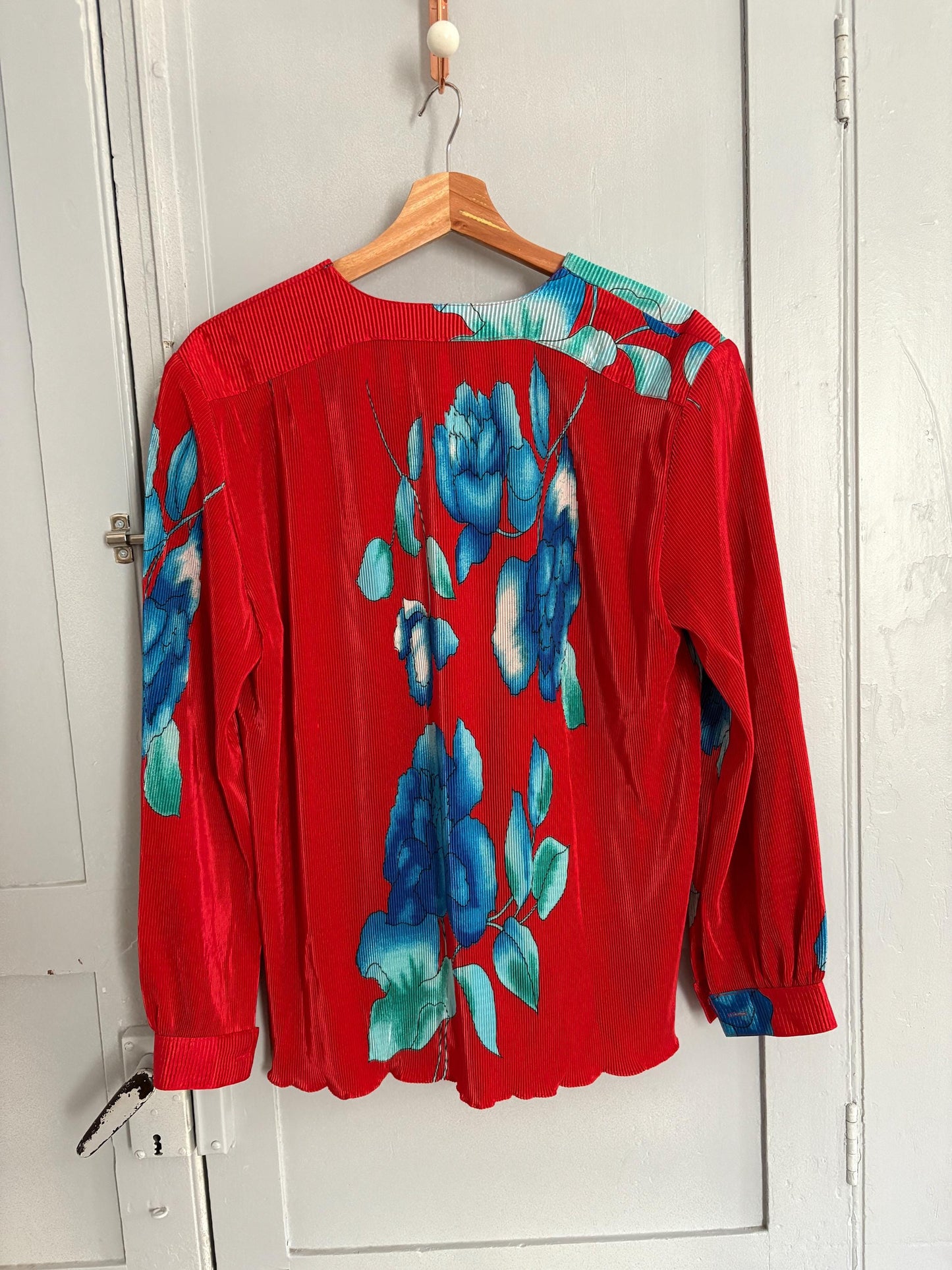 Vintage bright red and blue floral blouse, RETRO button up shirt, Tropical woman tee, Colourful camisole,Holiday Knot tie button up shirt,