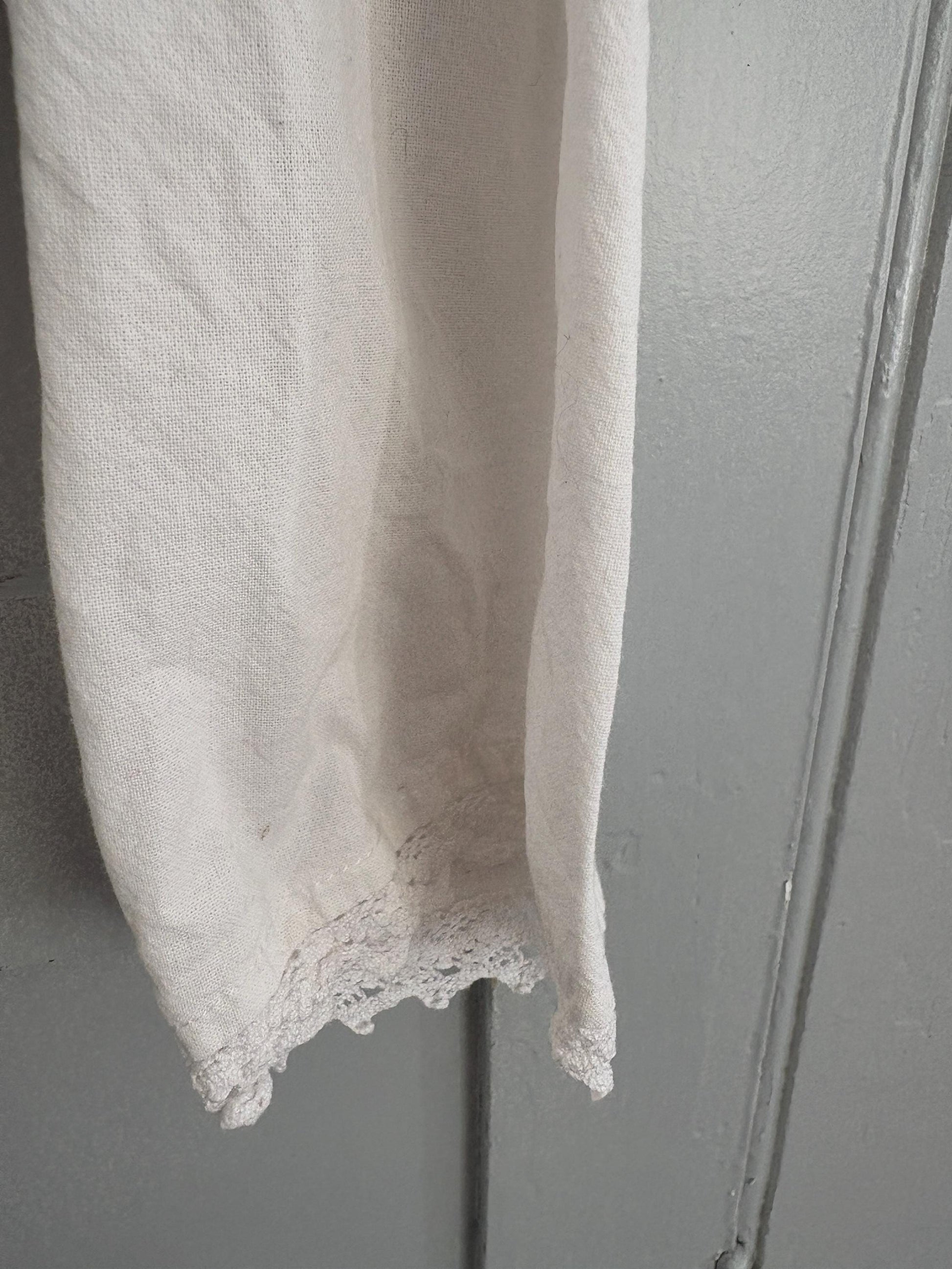 Vintage white romantic crop top, German folklore white puff sleeve dirdnl top, French antique cottage core blouse,