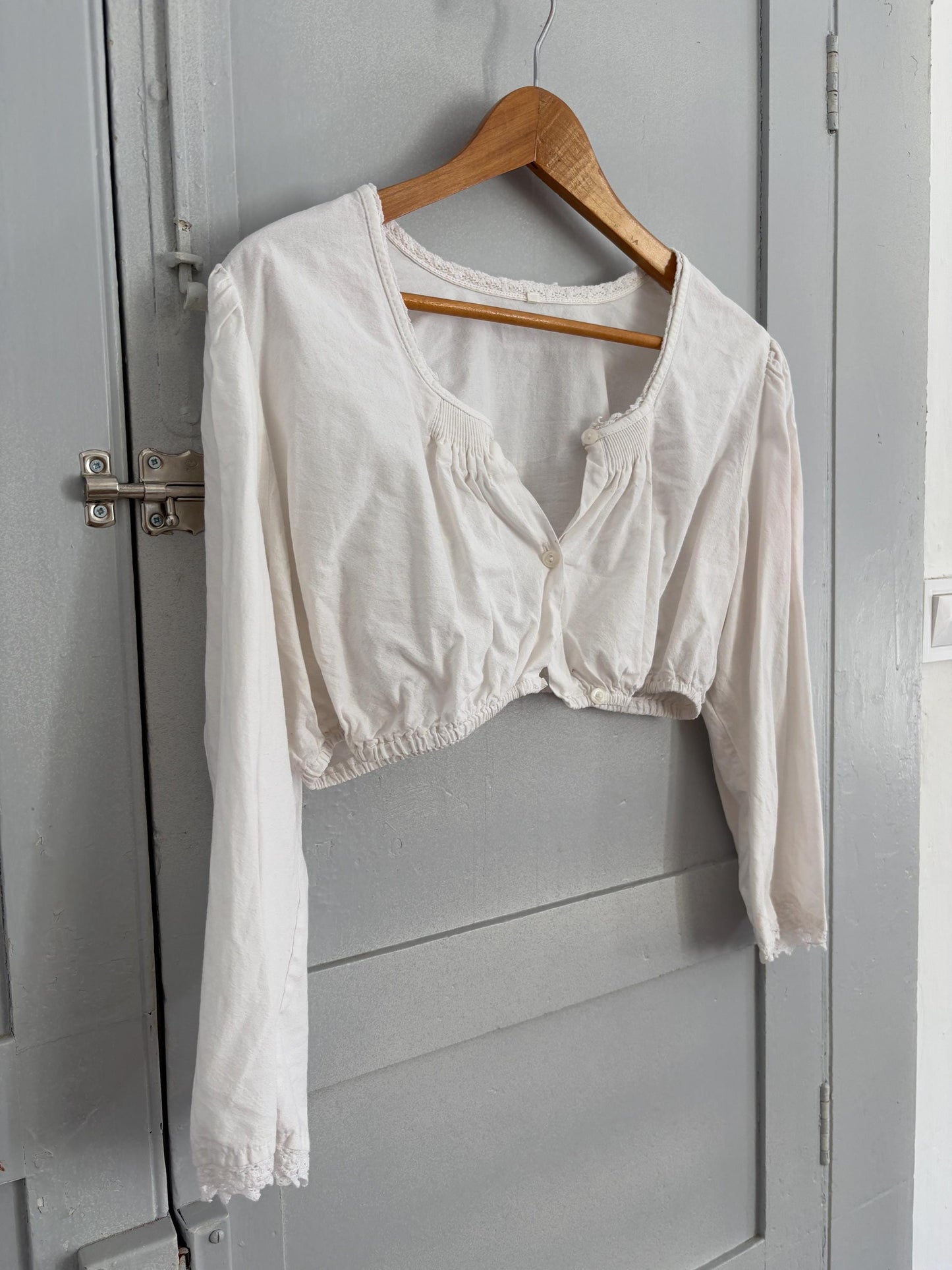 Vintage white romantic crop top, German folklore white puff sleeve dirdnl top, French antique cottage core blouse,