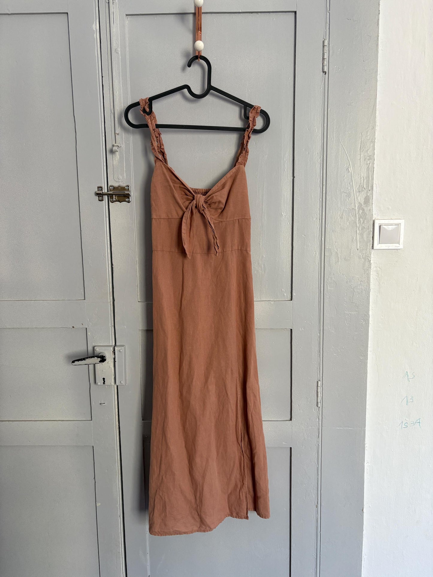 Vintage dusty pink linen summer dress – XS to S fit, sweetheart neckline, midi length with side slit, cottacore midi dress