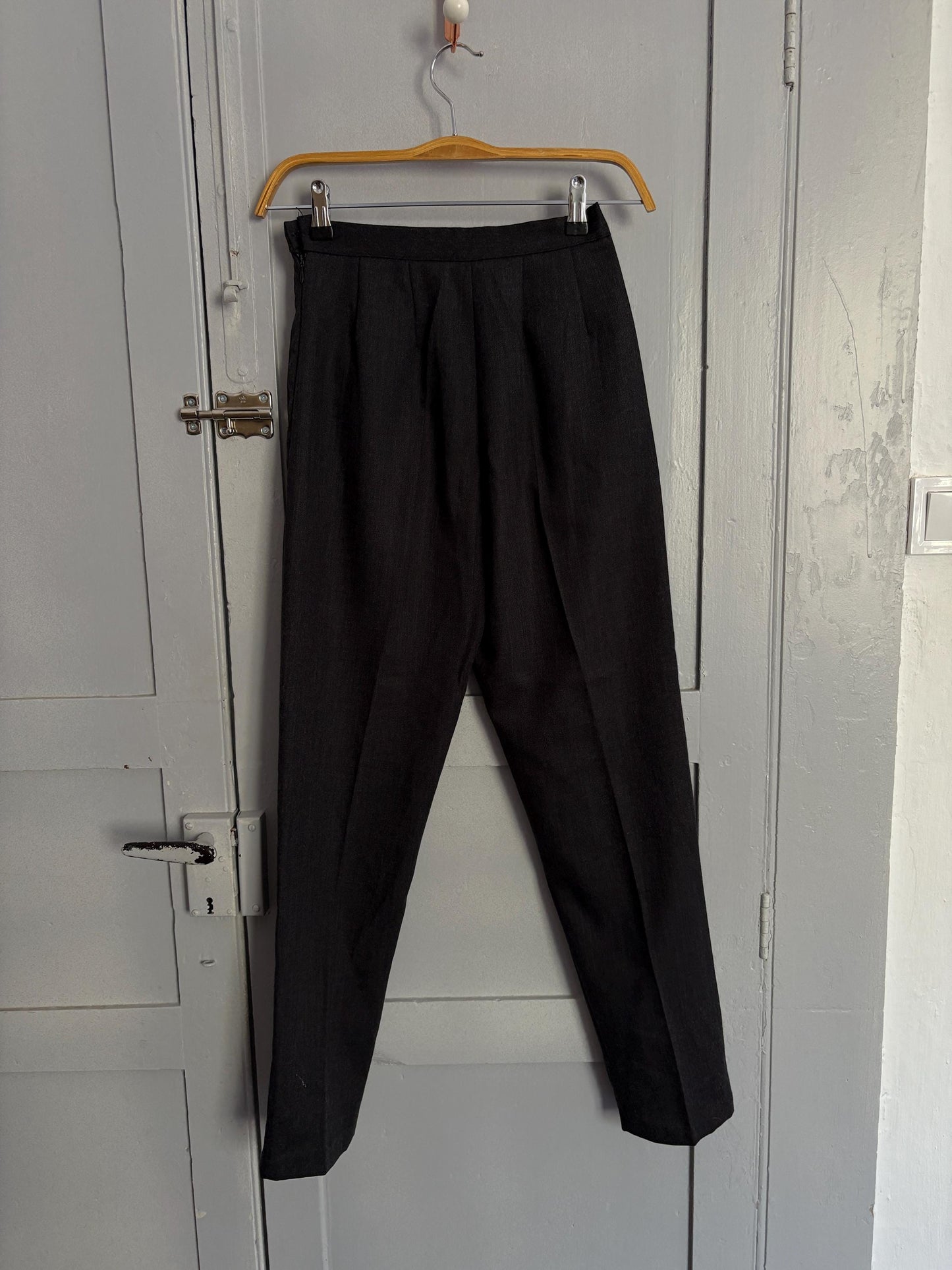 Vintage High-Waisted Tapered Pants, Napoleari Made in Italy, Elegant Slim Fit Trousers, Women’s Size M, Classic Chic Style, Pure soft wool