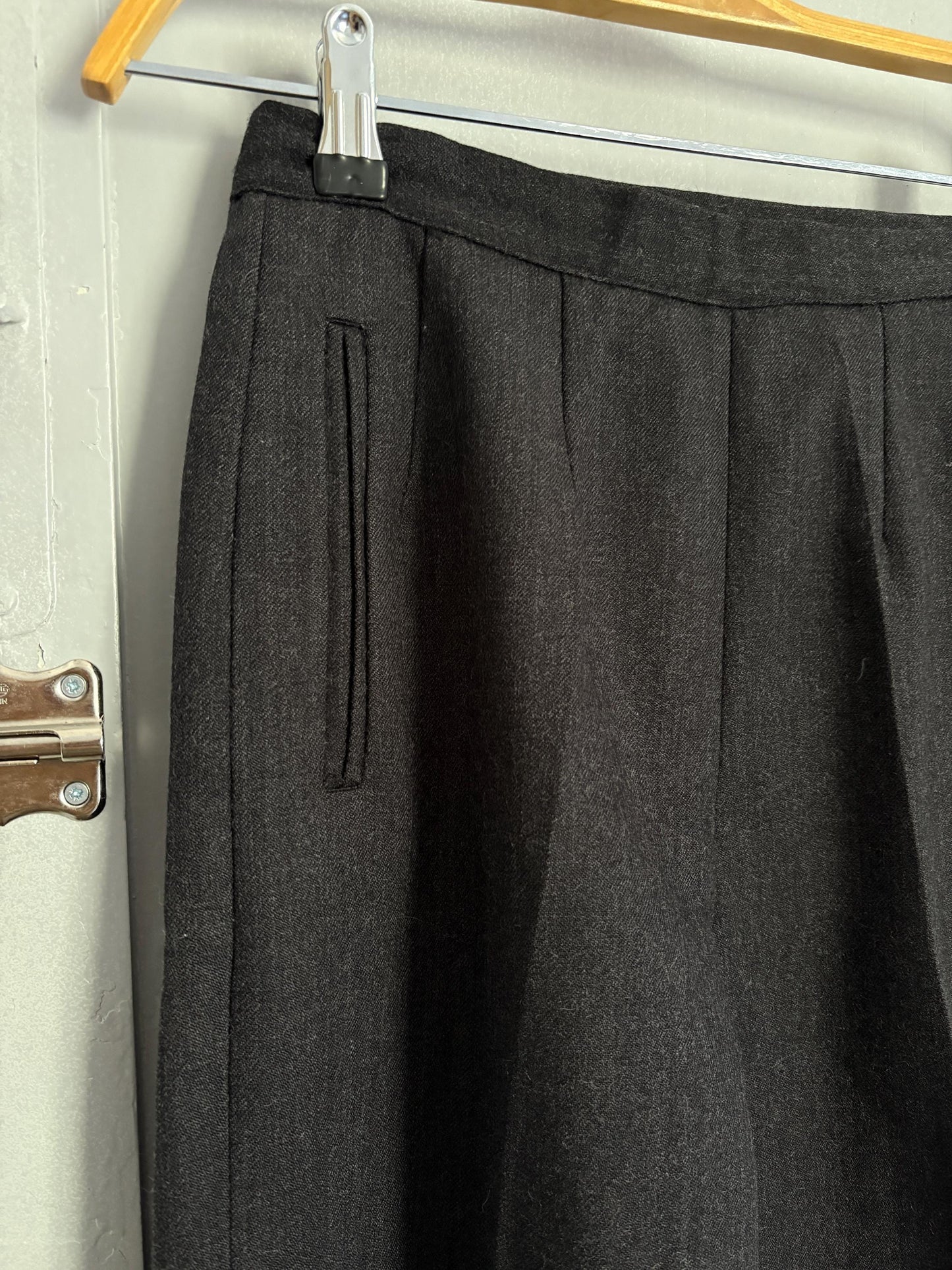 Vintage High-Waisted Tapered Pants, Napoleari Made in Italy, Elegant Slim Fit Trousers, Women’s Size M, Classic Chic Style, Pure soft wool