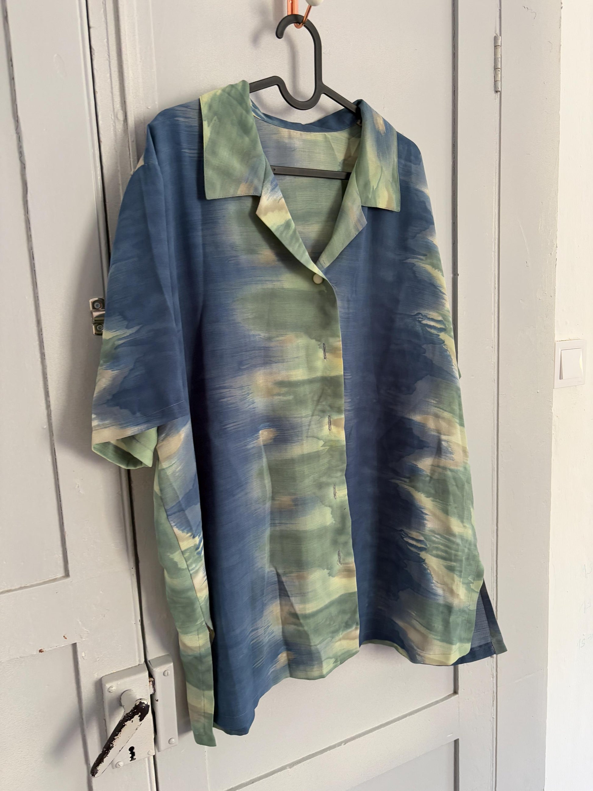 Vintage retro women's blouse, Abstract 70s woman shirt, Cropped summer blouse, Blue tie dye pattern shirt, Colourful flashy top