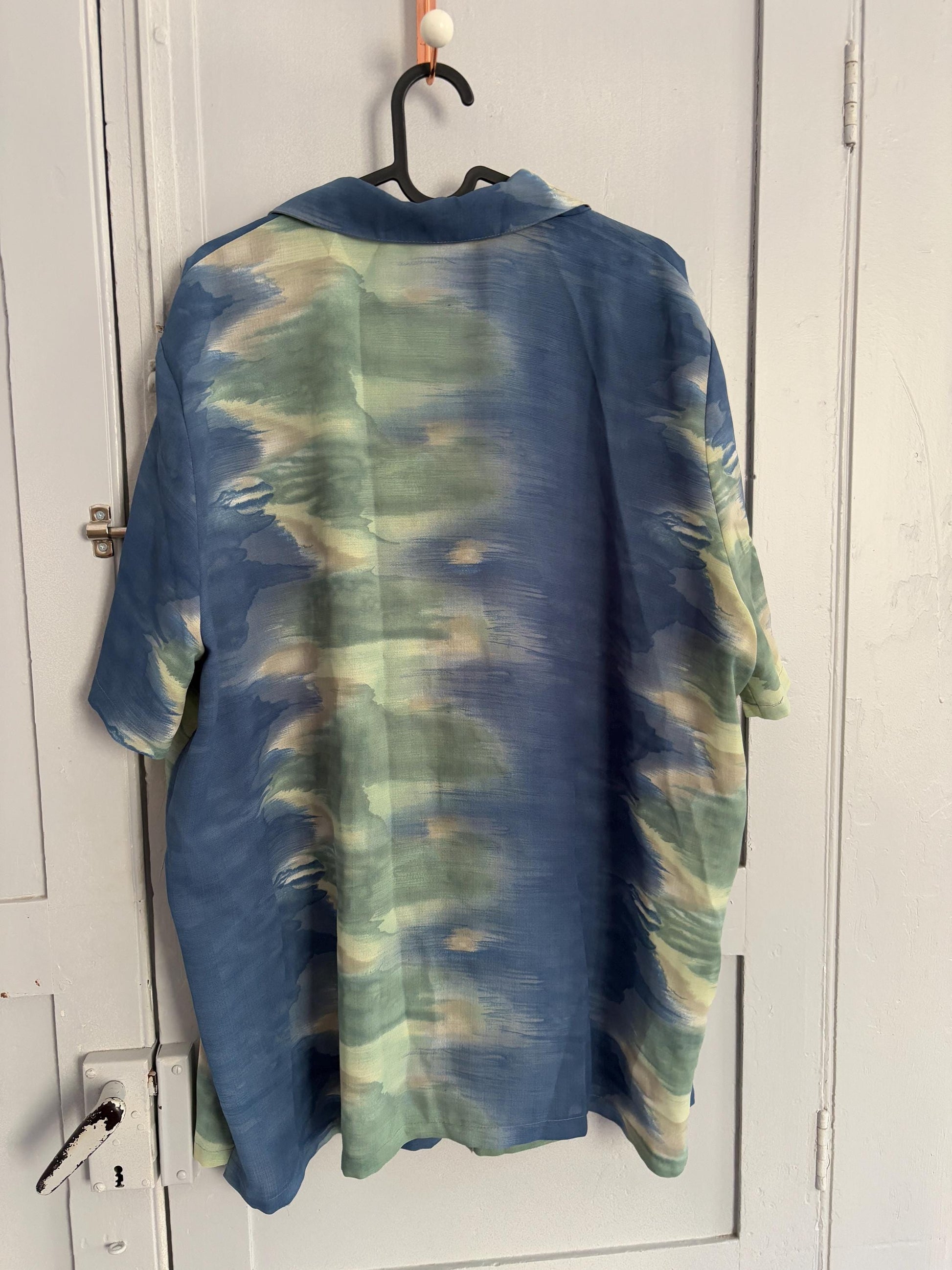 Vintage retro women's blouse, Abstract 70s woman shirt, Cropped summer blouse, Blue tie dye pattern shirt, Colourful flashy top