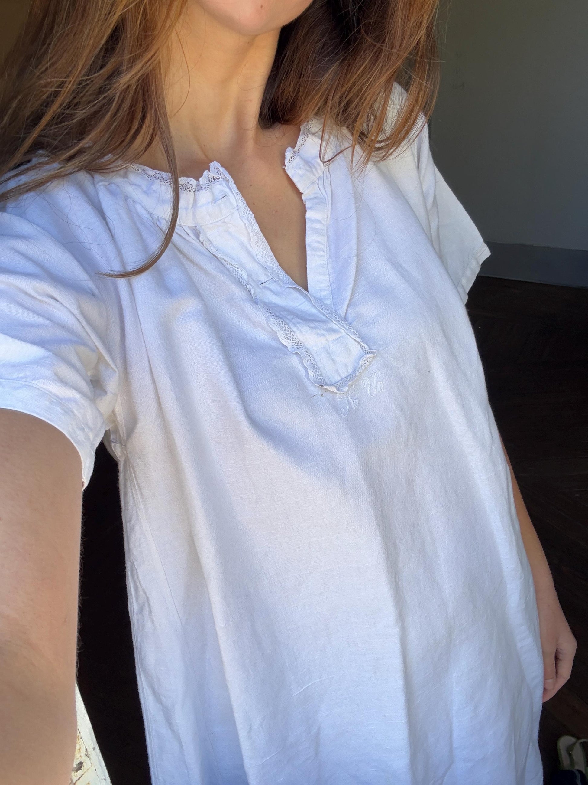 Vintage Victorian Nightgown, White Cottage core nightie , Feminine french antique scalloped collar nightwear, M