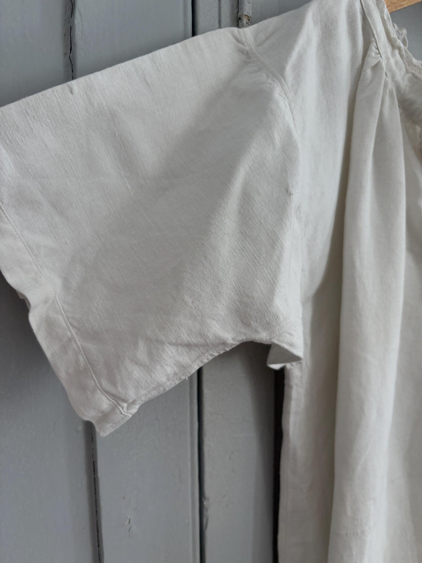 Vintage Victorian Nightgown, White Cottage core nightie , Feminine french antique scalloped collar nightwear, M