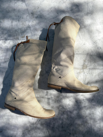 Vintage White Leather Boots, Made in Italy — detail