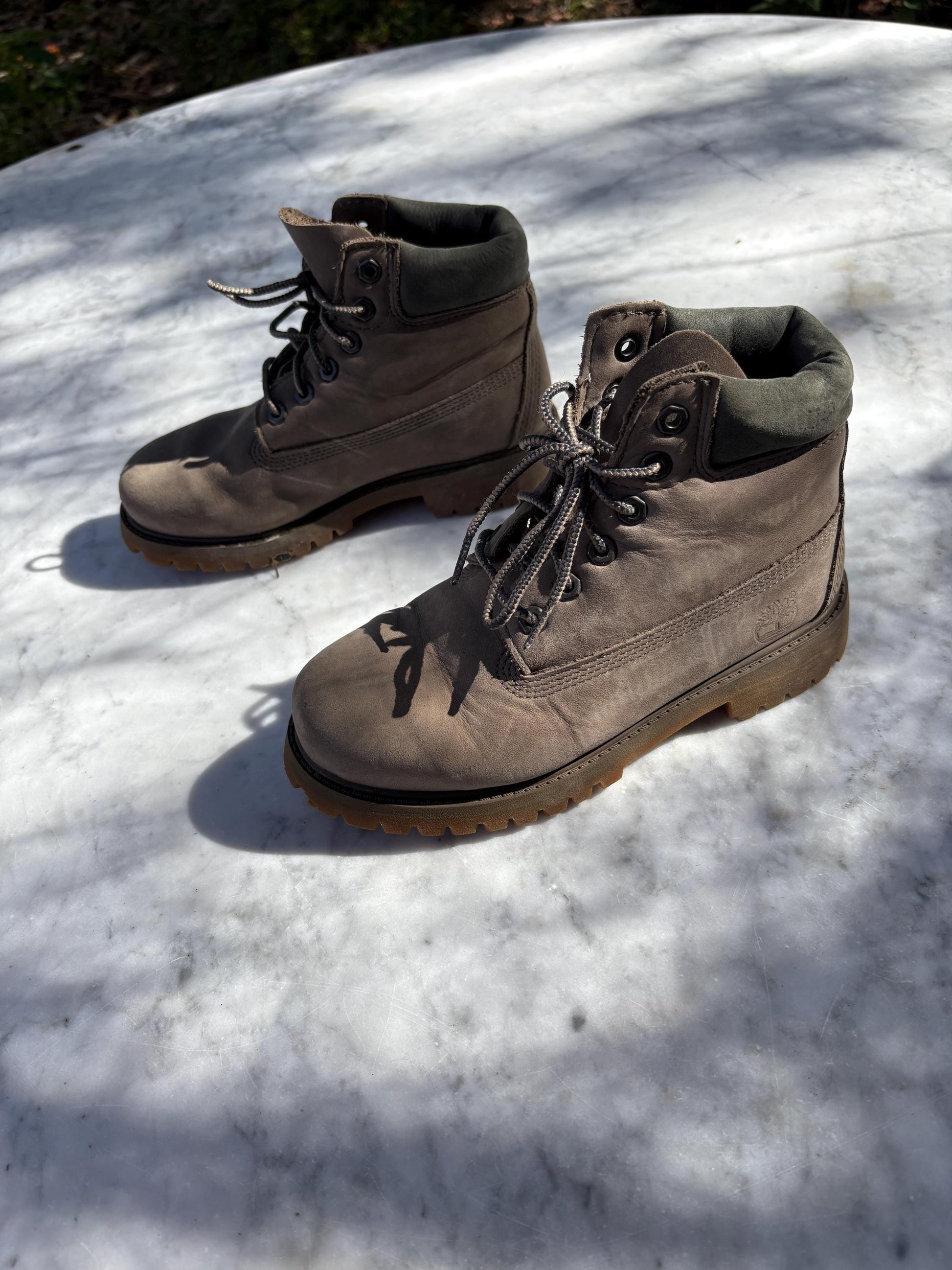 Timberland Kids Boots EU 33 Light Gray | Hardly Worn Outdoor Hiking Boots | Durable Winter Shoes | Waterproof Leather Ankle Boots