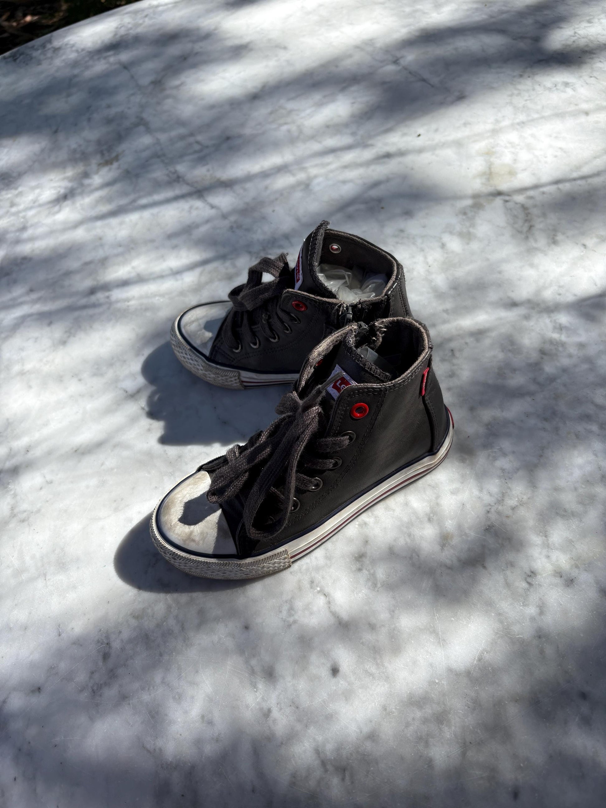 Levi’s Kids High Top Sneakers, Black Canvas Shoes, Unisex Toddler Sneakers, Vintage Levi’s Shoes, Boys and Girls Casual Footwear, size 30 EU