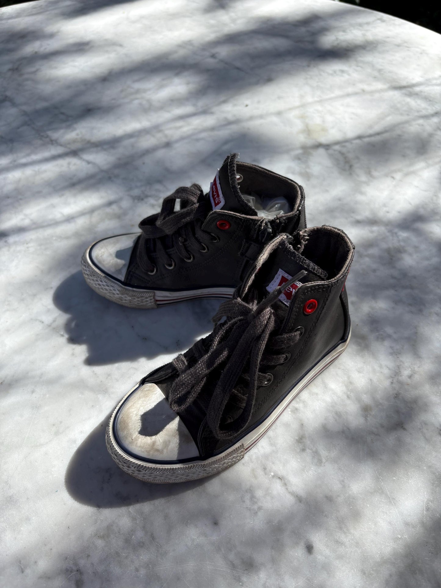 Levi’s Kids High Top Sneakers, Black Canvas Shoes, Unisex Toddler Sneakers, Vintage Levi’s Shoes, Boys and Girls Casual Footwear, size 30 EU