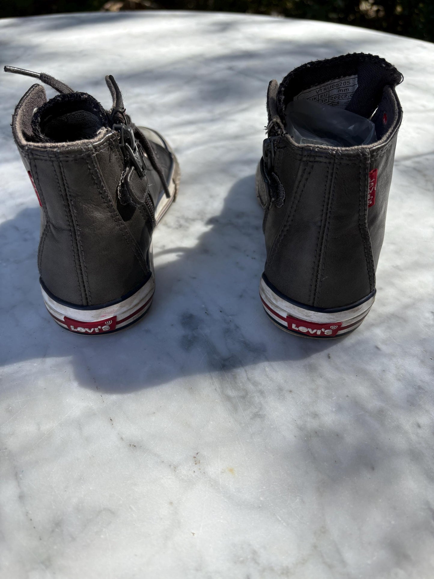 Levi’s Kids High Top Sneakers, Black Canvas Shoes, Unisex Toddler Sneakers, Vintage Levi’s Shoes, Boys and Girls Casual Footwear, size 30 EU