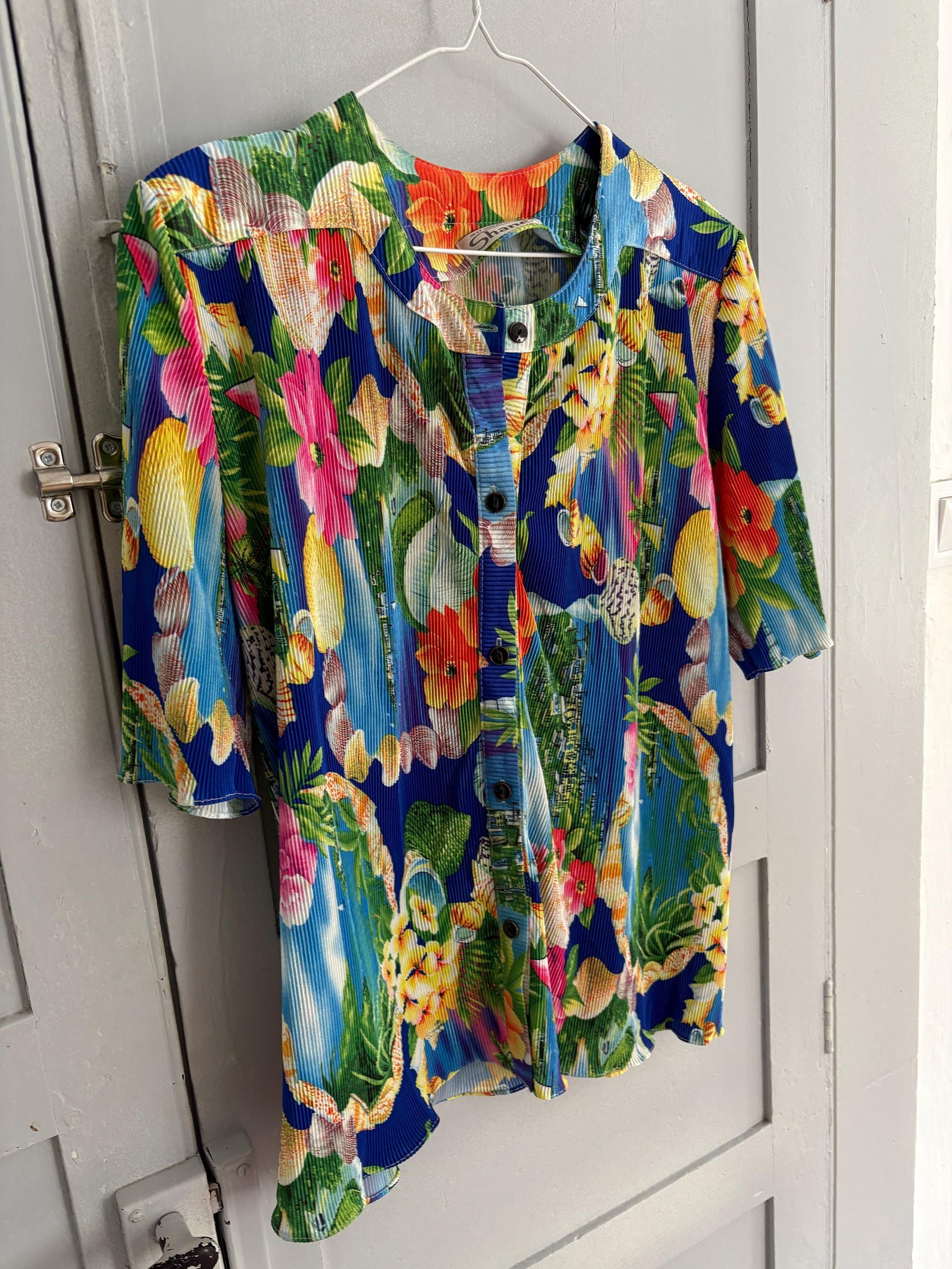 Vintage tropical floral woman camisole, 60s flower top, Short sleeve colourful feminine summer clothing