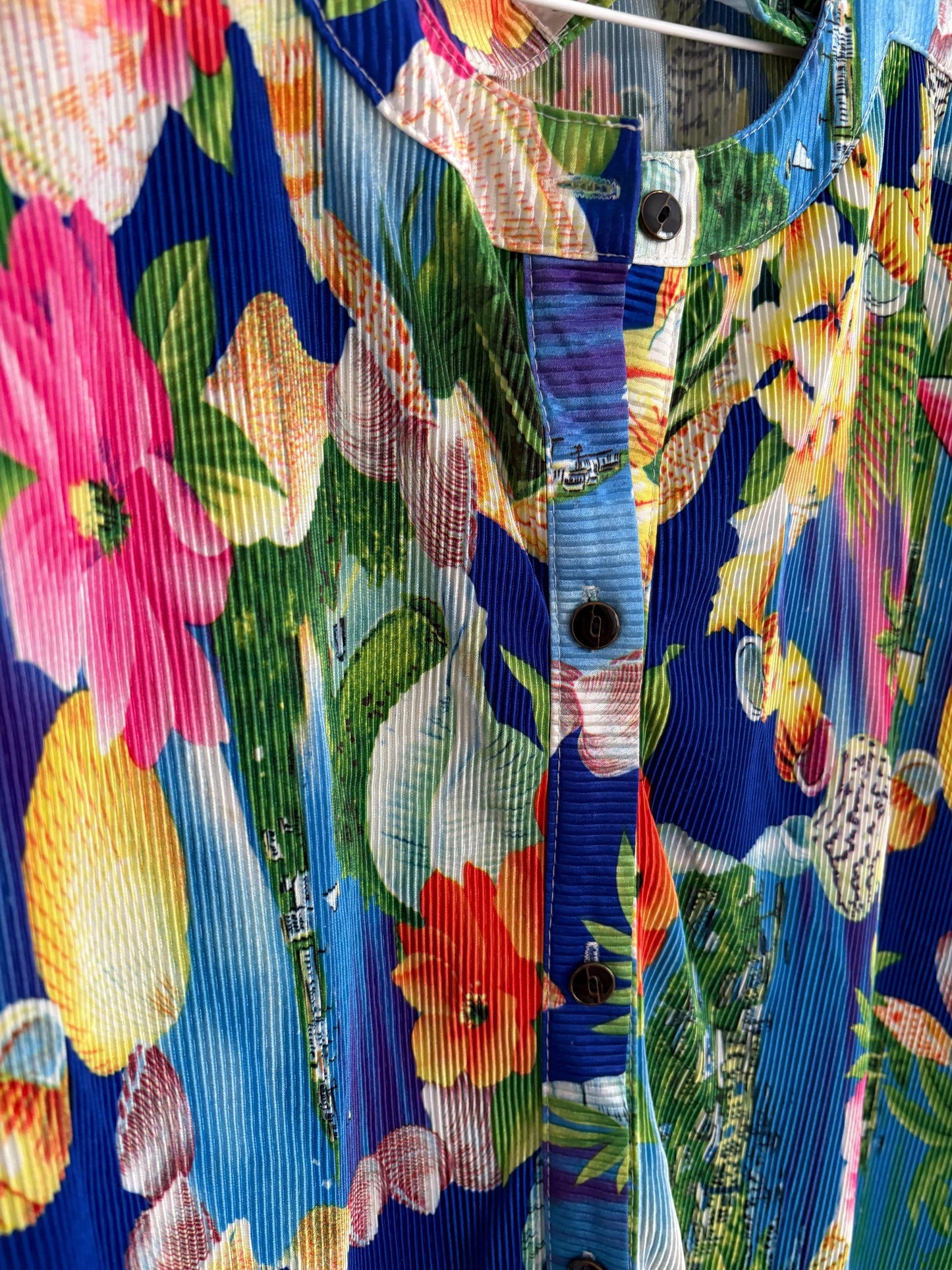 Vintage tropical floral woman camisole, 60s flower top, Short sleeve colourful feminine summer clothing