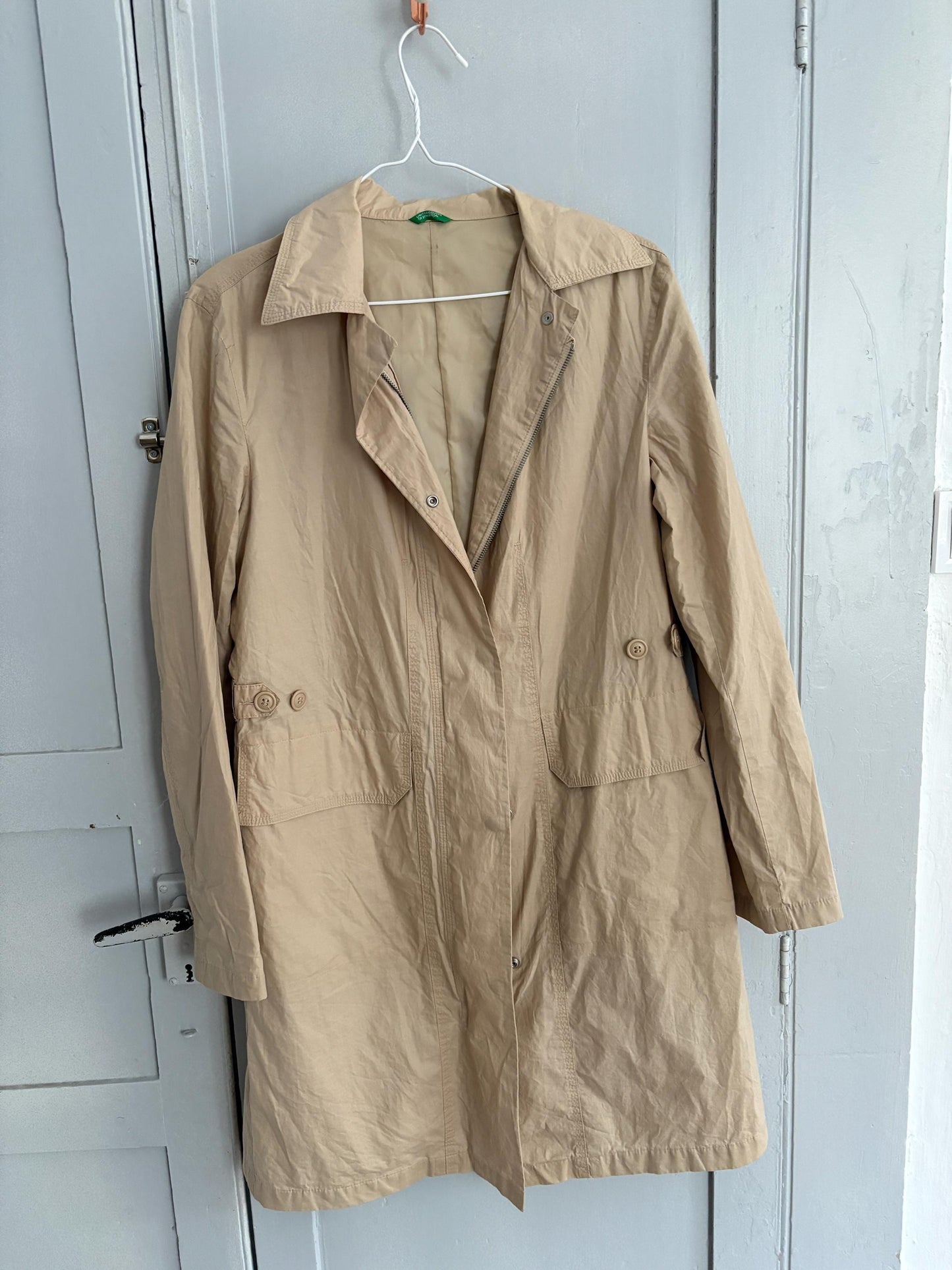 United Colors of Benetton Trench Coat, Beige Lightweight Windbreaker, Classic Long Jacket, Women’s Size L, Made in Italy