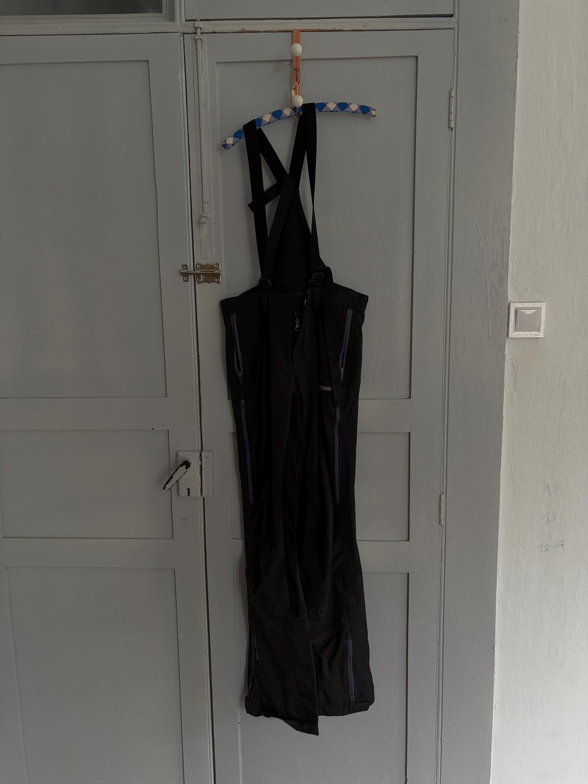 Vintage Black Salewa Ski Pants – Functional & Stylish!