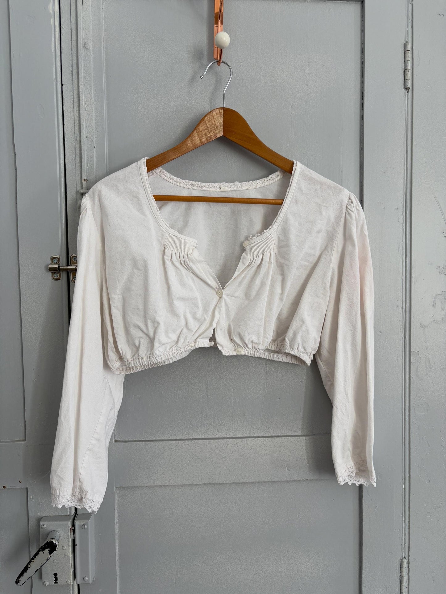 Vintage white romantic crop top, German folklore white puff sleeve dirdnl top, French antique cottage core blouse,