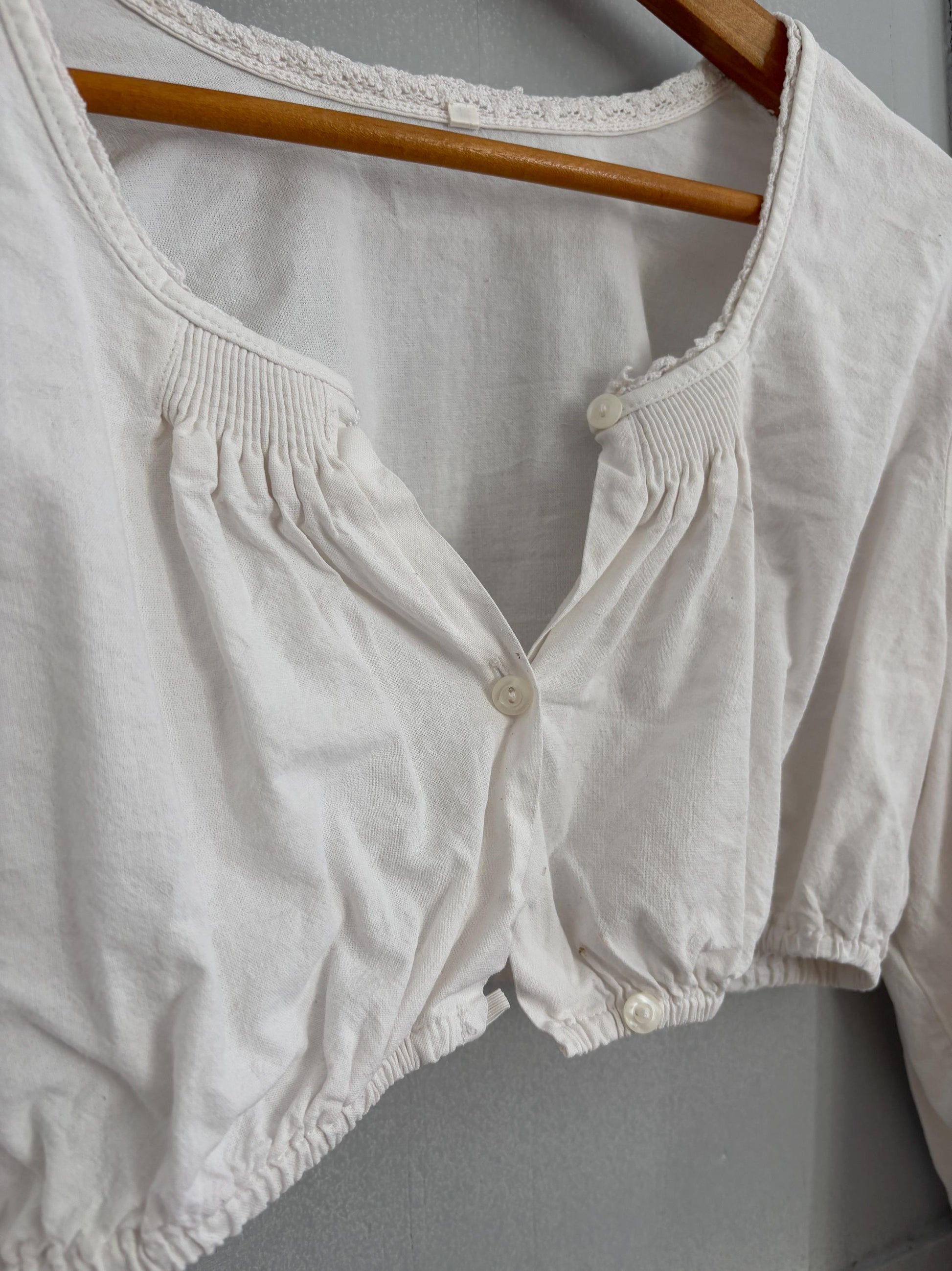 Vintage white romantic crop top, German folklore white puff sleeve dirdnl top, French antique cottage core blouse,