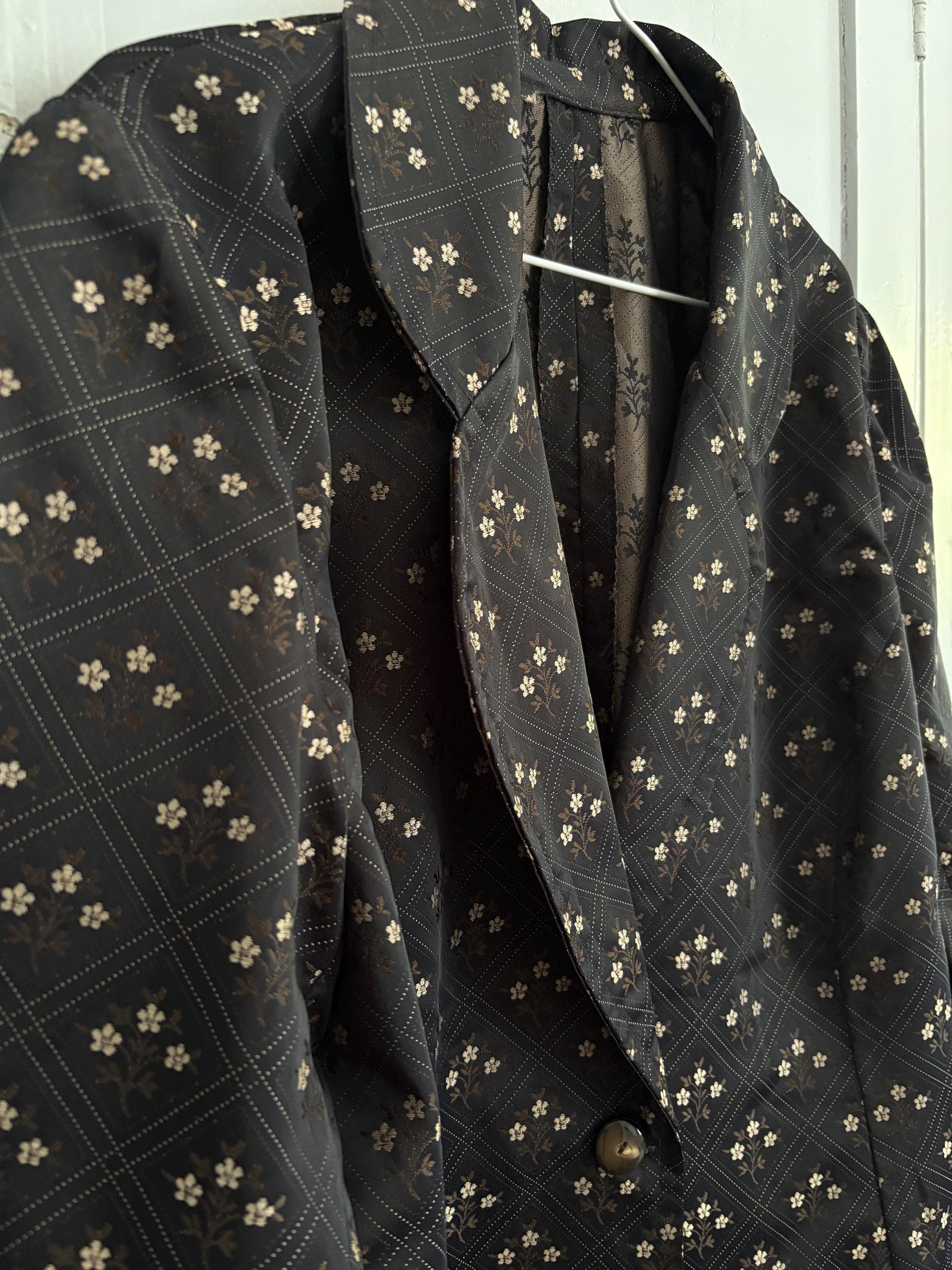 Vintage floral print blazer, handmade luxury jacket, Oversized fit, romantic Gothic aesthetic, unique retro statement piece