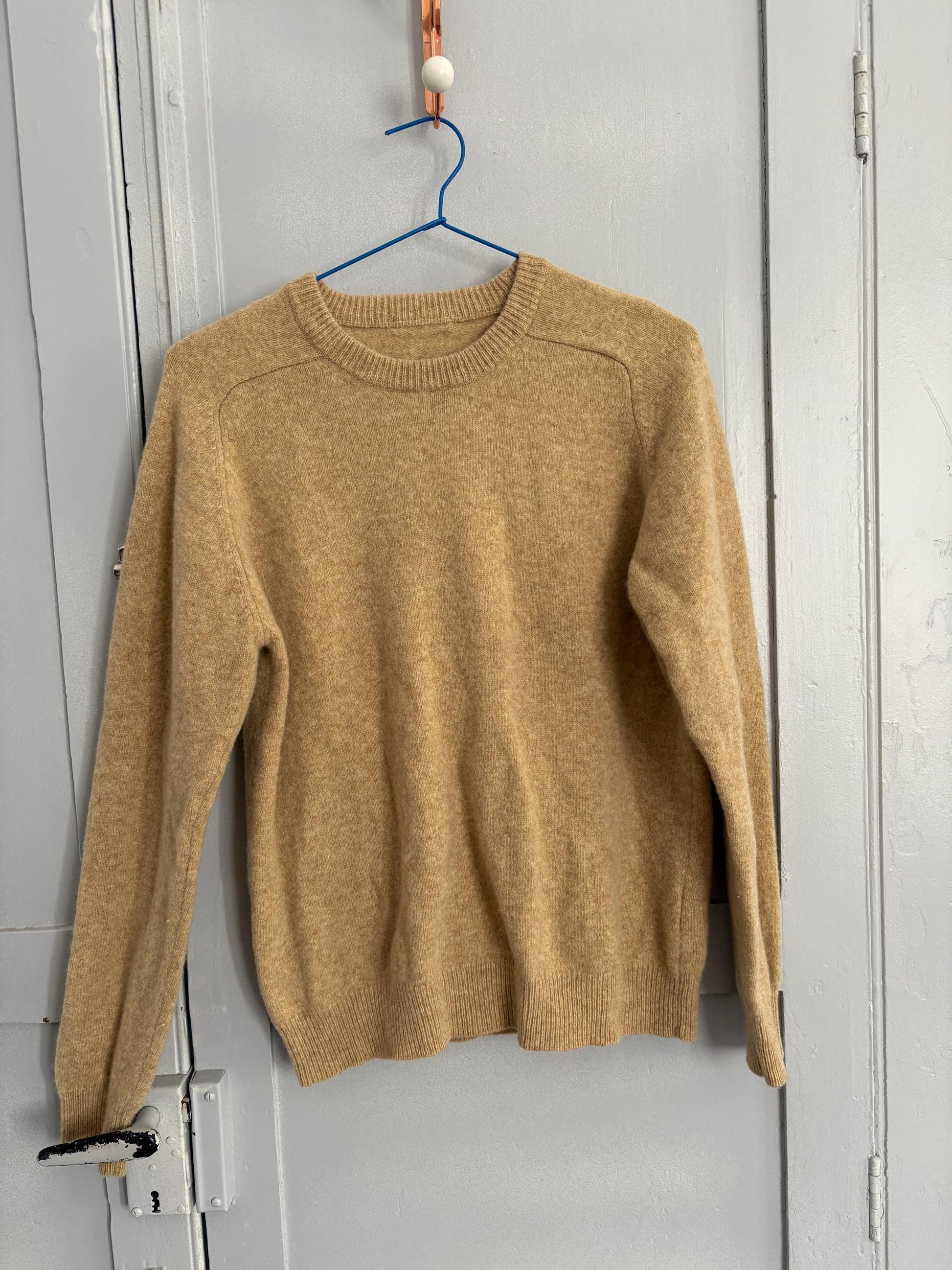 Vintage 100% Lambswool Jumper, Classic Crewneck Sweater, Light Academia Aesthetic, Minimalist Knitwear, Size M-L