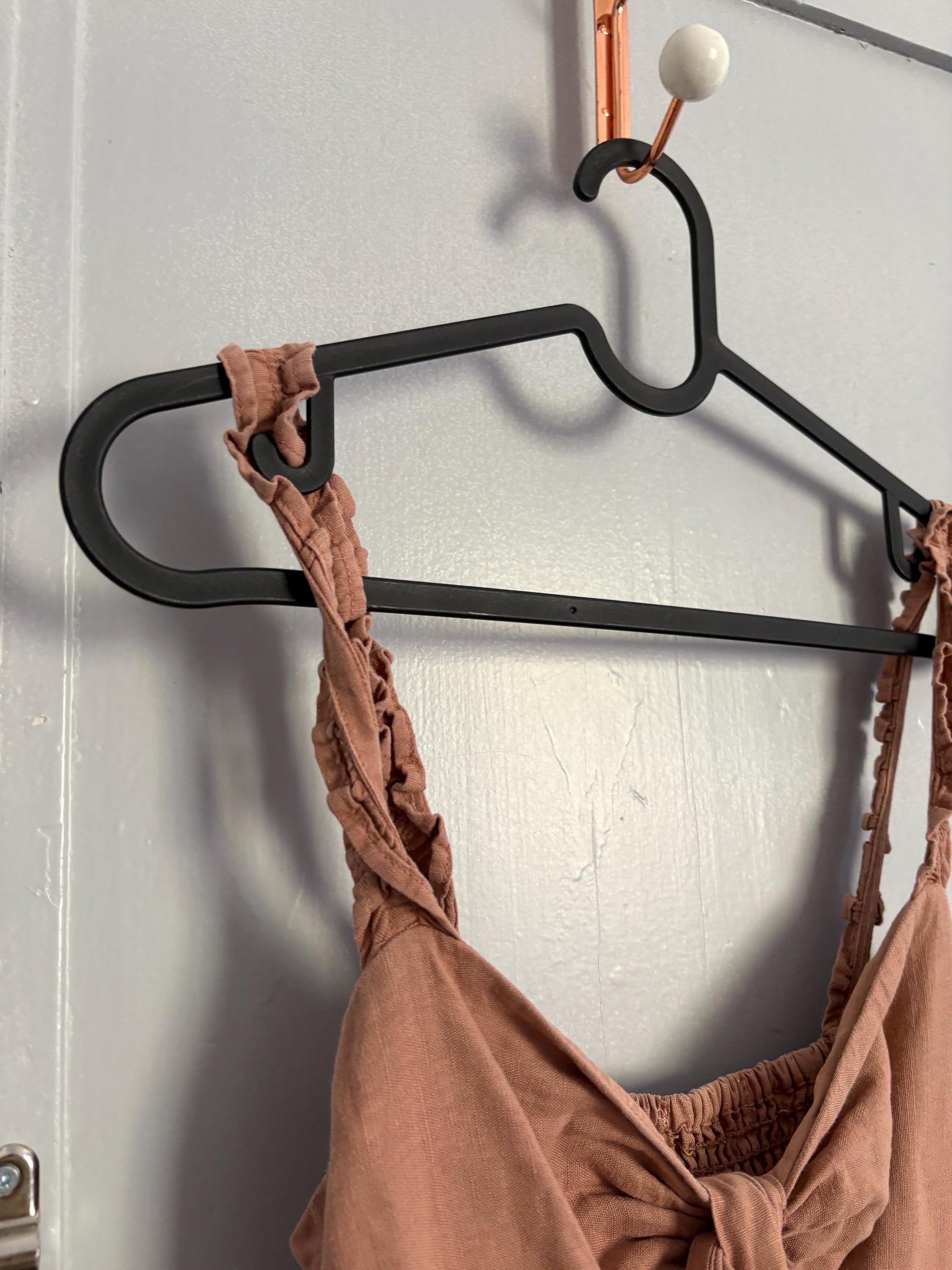 Vintage dusty pink linen summer dress – XS to S fit, sweetheart neckline, midi length with side slit, cottacore midi dress