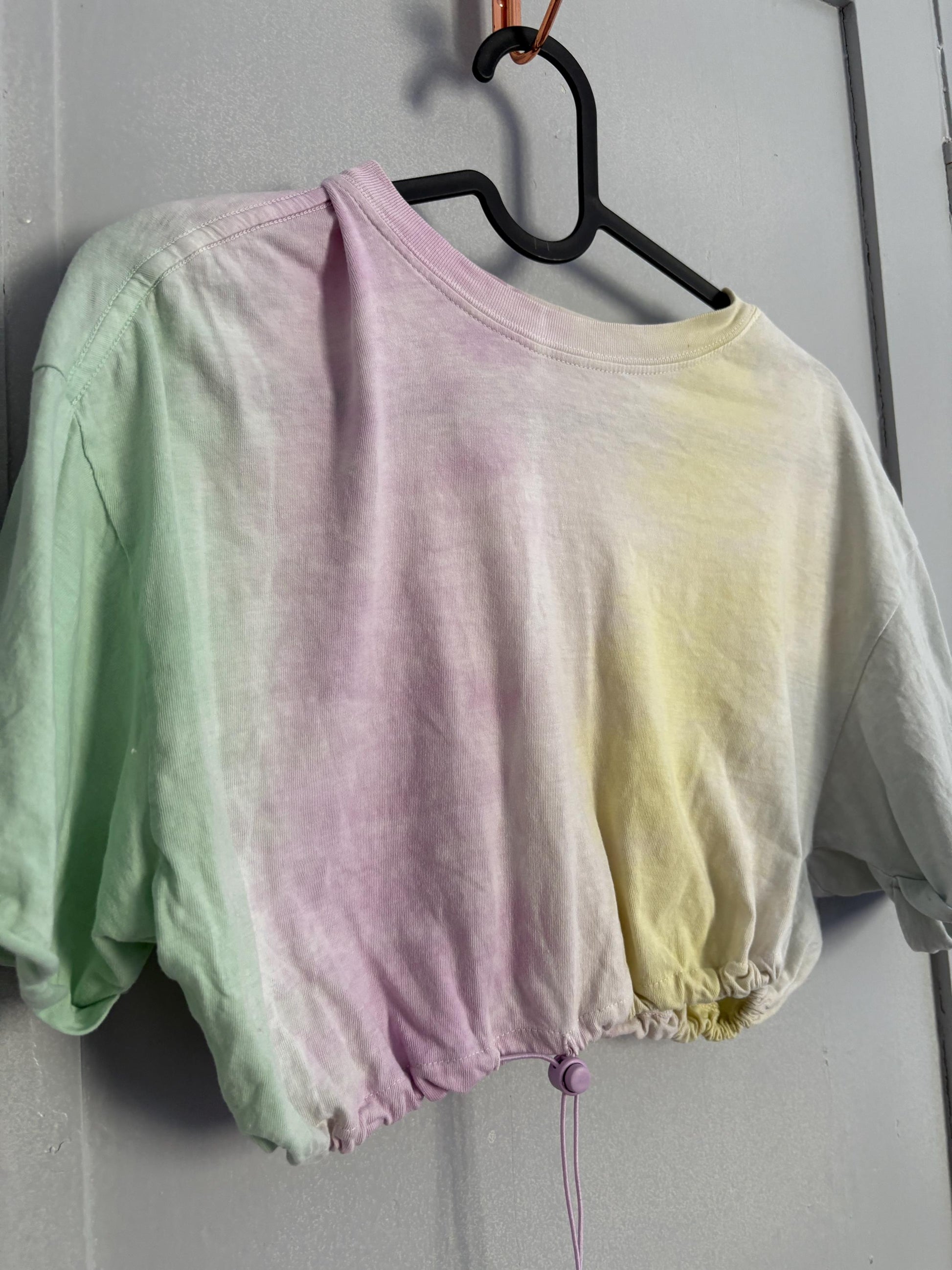 Vintage Pastel Tie-Dye Cropped T-Shirt with Drawstring Hem – Size S